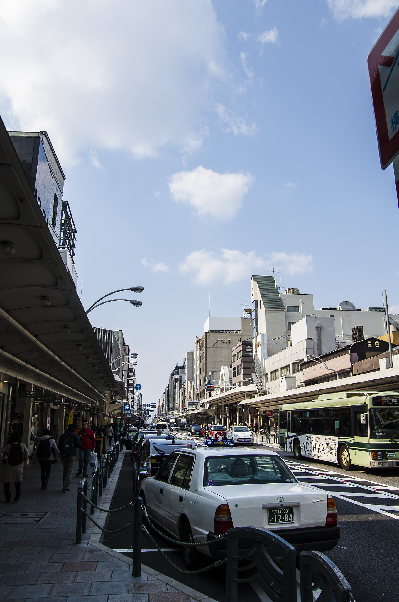 Nikon D2X + Sigma 18-50mm F2.8 EX DC Macro sample photo. 20160226_kyoto(kawaramachi station,kyoto) photography