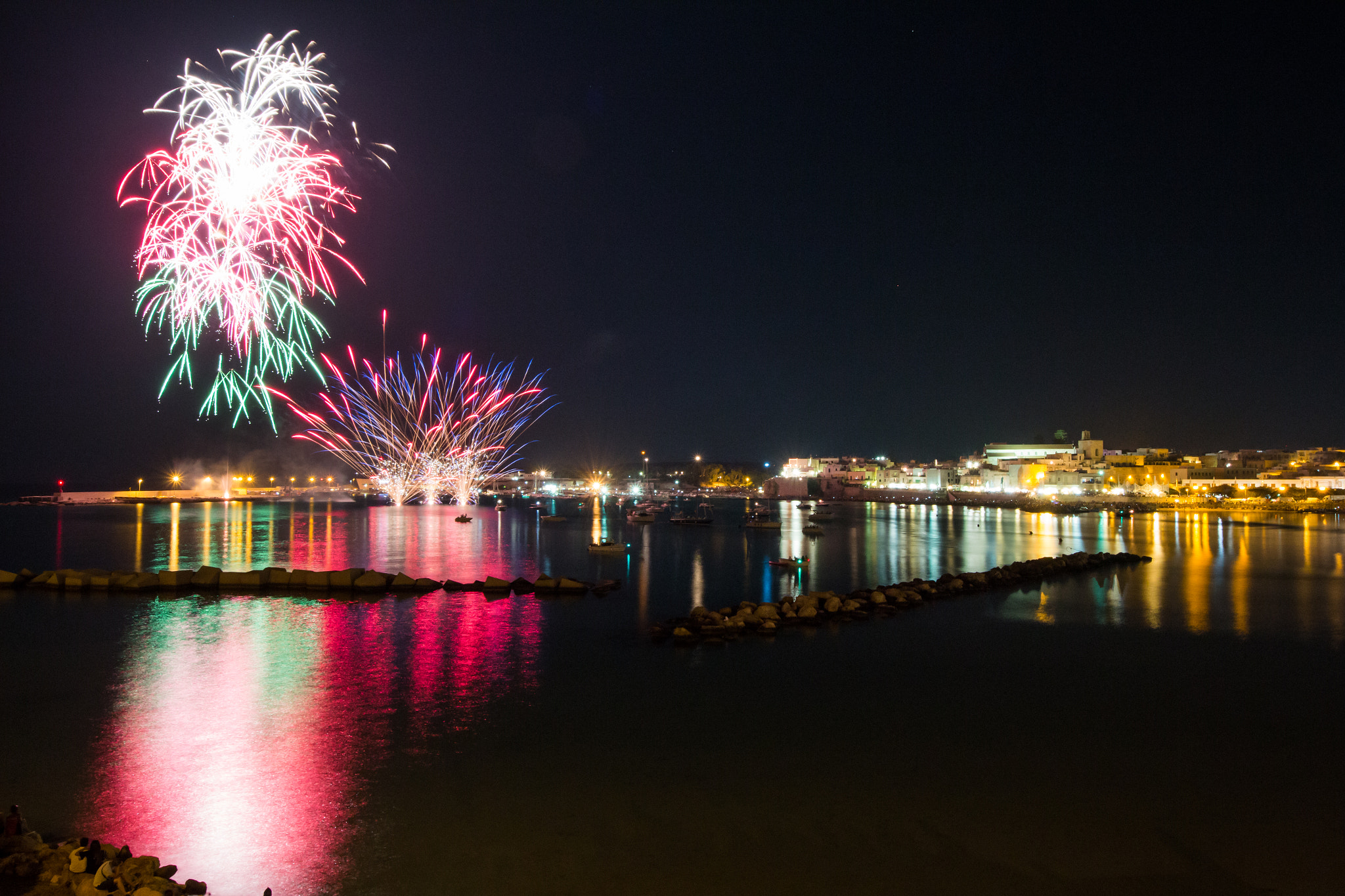 Sigma 8-16mm F4.5-5.6 DC HSM sample photo. Fireworks @ otranto photography