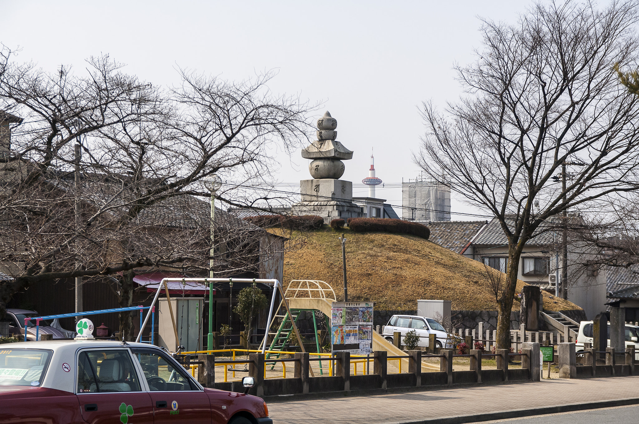 Nikon D2X + Sigma 18-50mm F2.8 EX DC Macro sample photo. 20160227_kyoto(ear tomb) photography