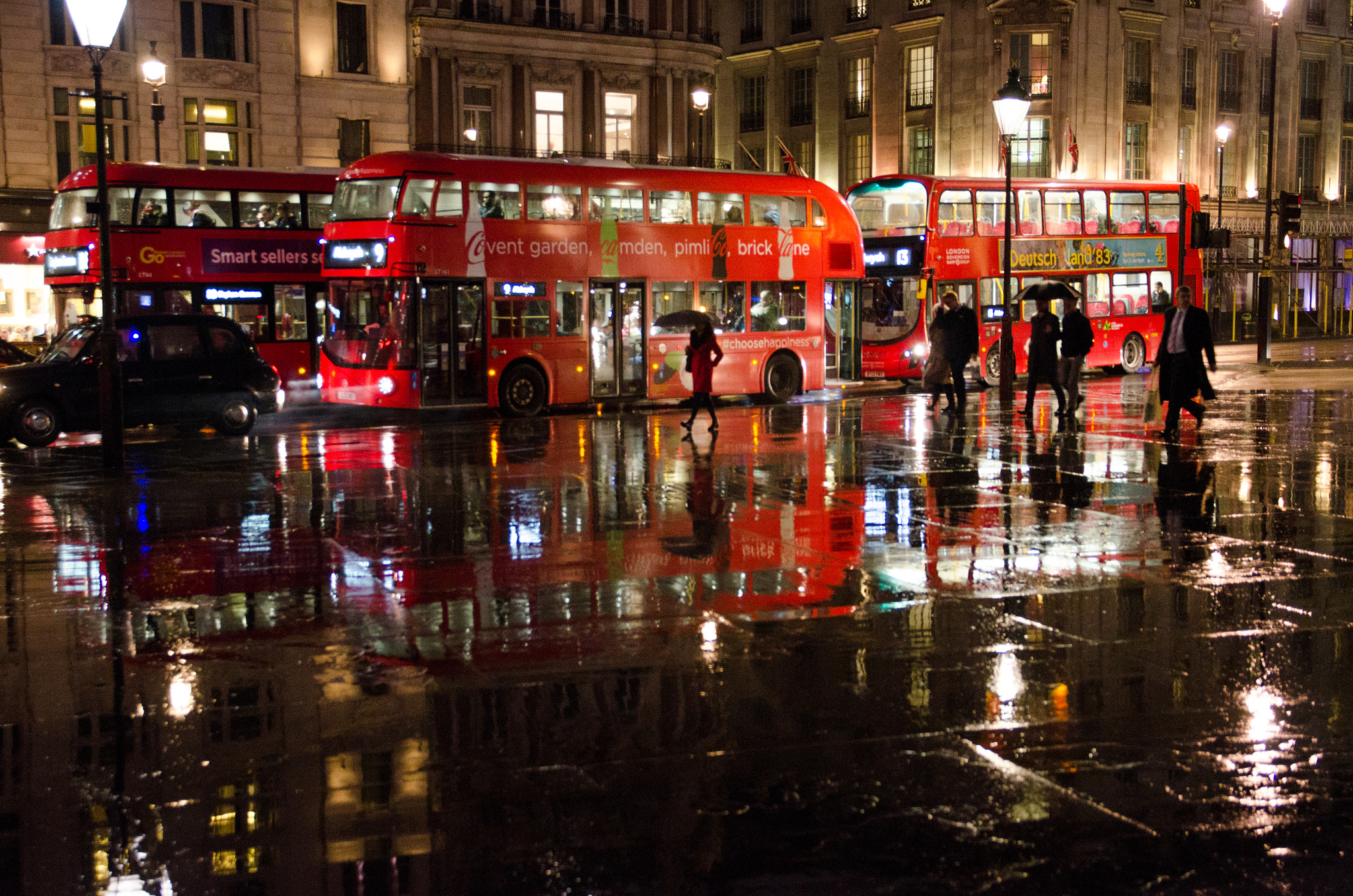 Nikon D7000 + Sigma 17-70mm F2.8-4 DC Macro OS HSM | C sample photo. Wet evening in london photography