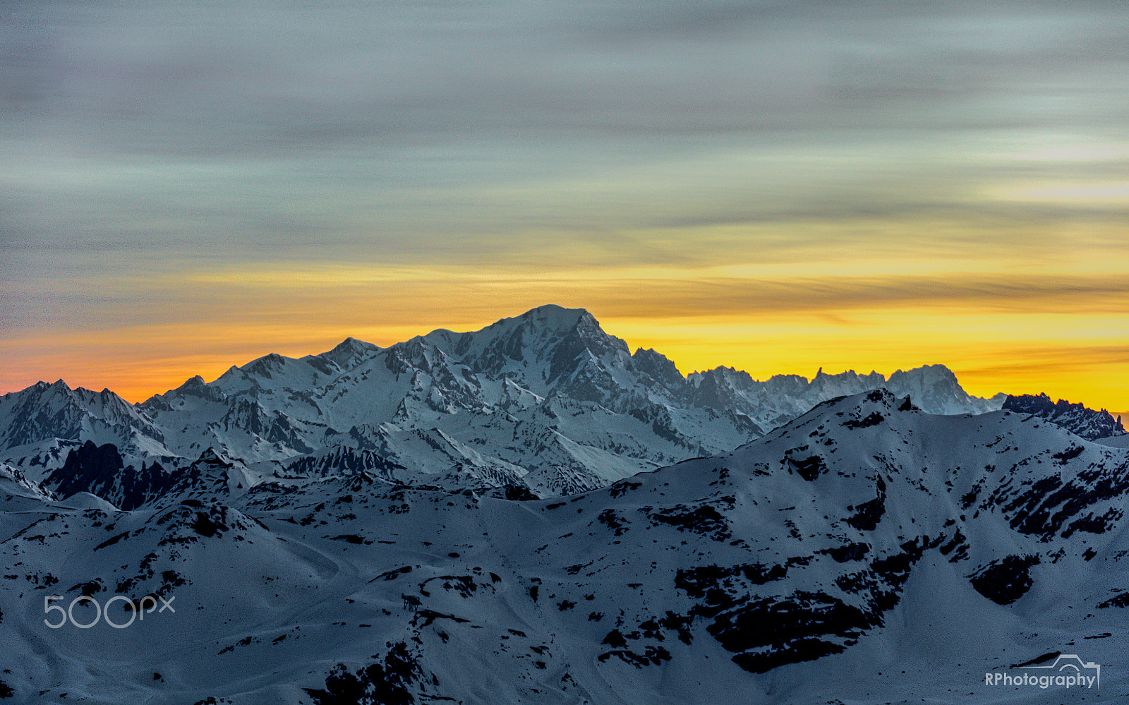 Canon EOS 5DS R + Canon EF 28-300mm F3.5-5.6L IS USM sample photo. Surise mt blanc from val thorens photography