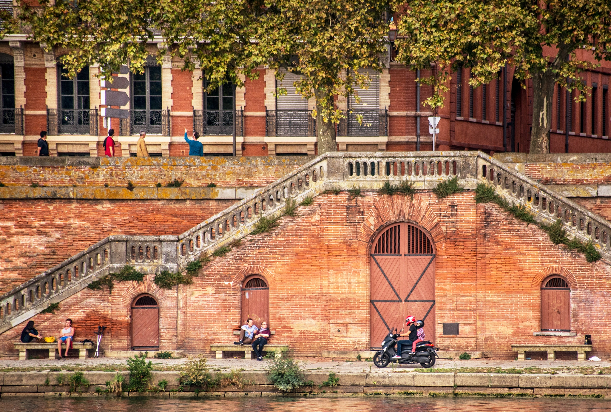 Sigma 70-300mm F4-5.6 APO DG Macro sample photo. Toulouse, garonne quay photography