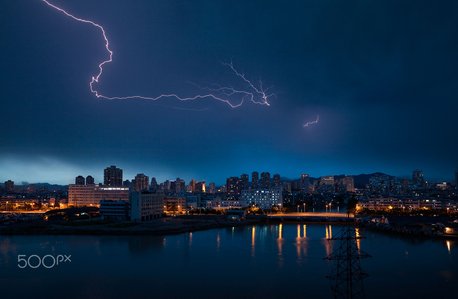 Canon EOS 5D Mark II + ZEISS Distagon T* 21mm F2.8 sample photo. Flashing lightning photography