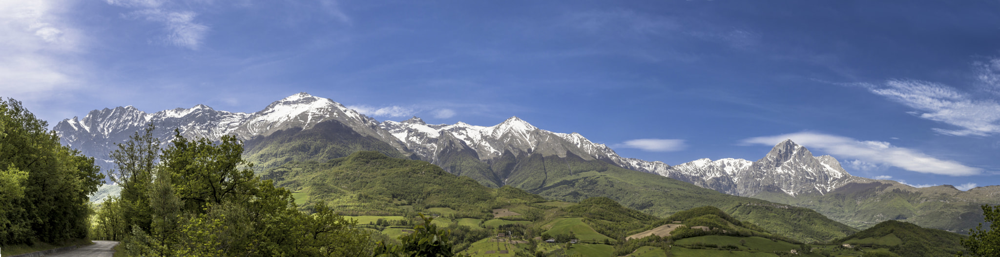Canon EOS 500D (EOS Rebel T1i / EOS Kiss X3) + Canon EF 17-40mm F4L USM sample photo. Appennino abruzzese photography