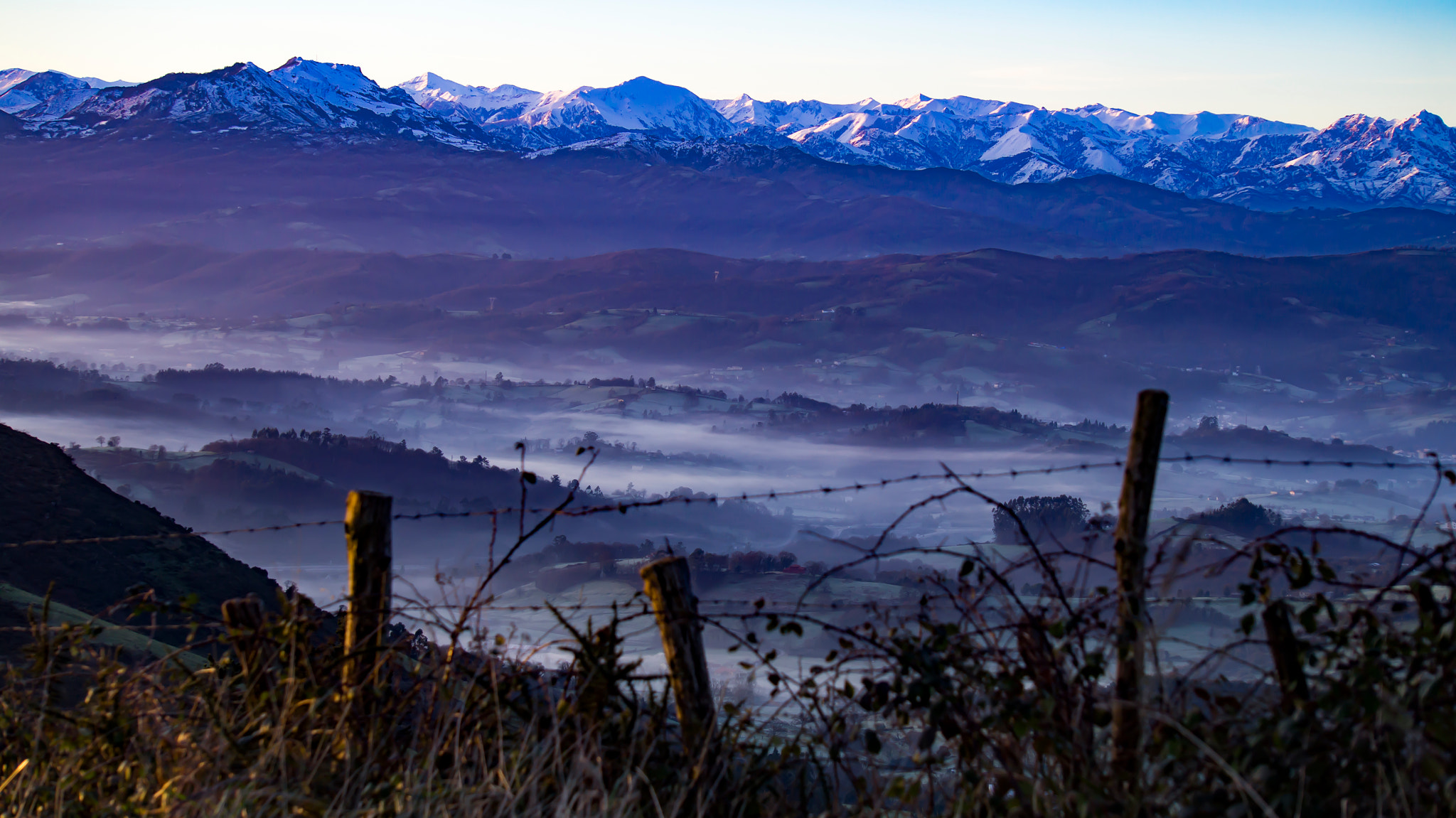 Sony Alpha NEX-C3 + Sony E 55-210mm F4.5-6.3 OSS sample photo. Amanecer en sariego (asturias-españa) photography