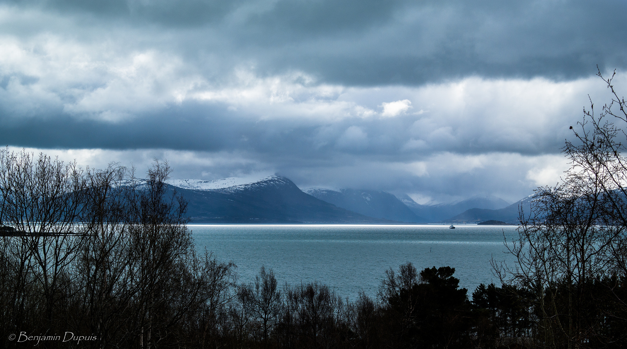 Samsung NX300 + Samsung NX 20-50mm F3.5-5.6 ED sample photo. Fjord, norway photography