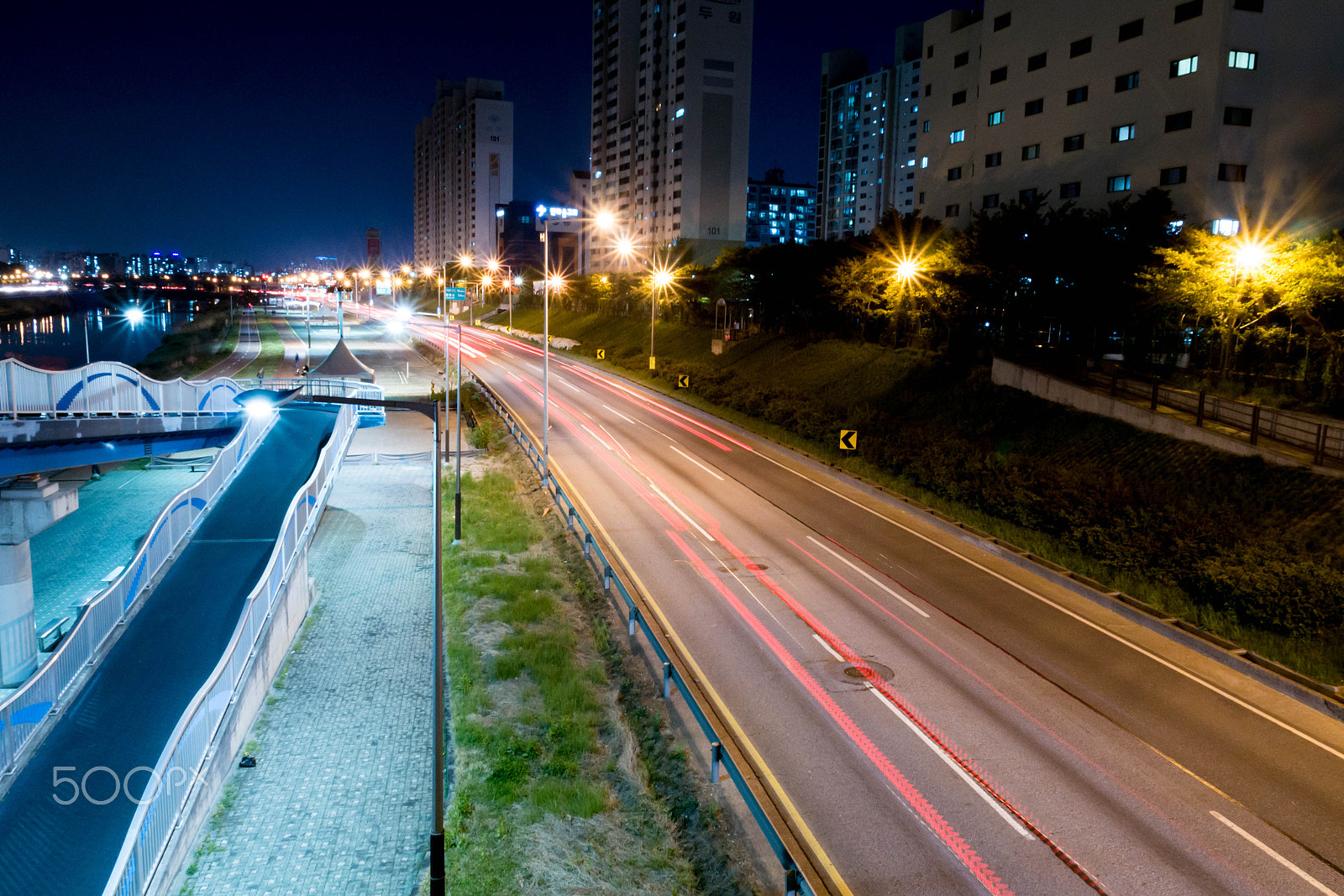 Panasonic Lumix DMC-G7 sample photo. Night and light photography