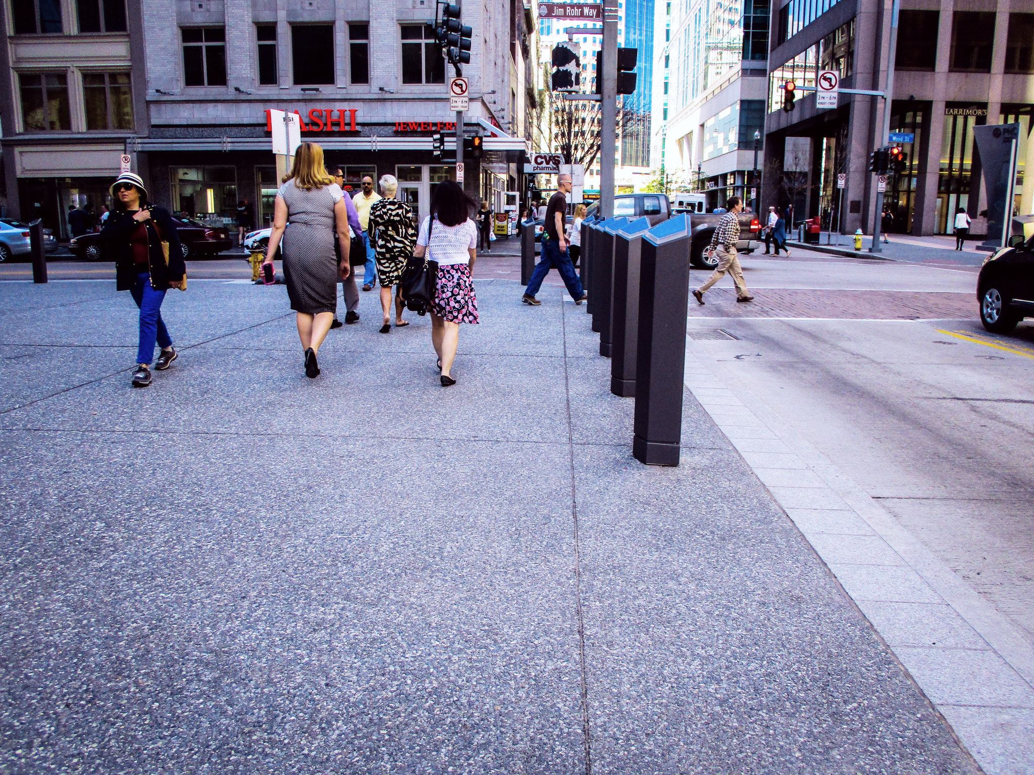 Canon PowerShot ELPH 160 (IXUS 160 / IXY 150) sample photo. Pedestrian traffic photography