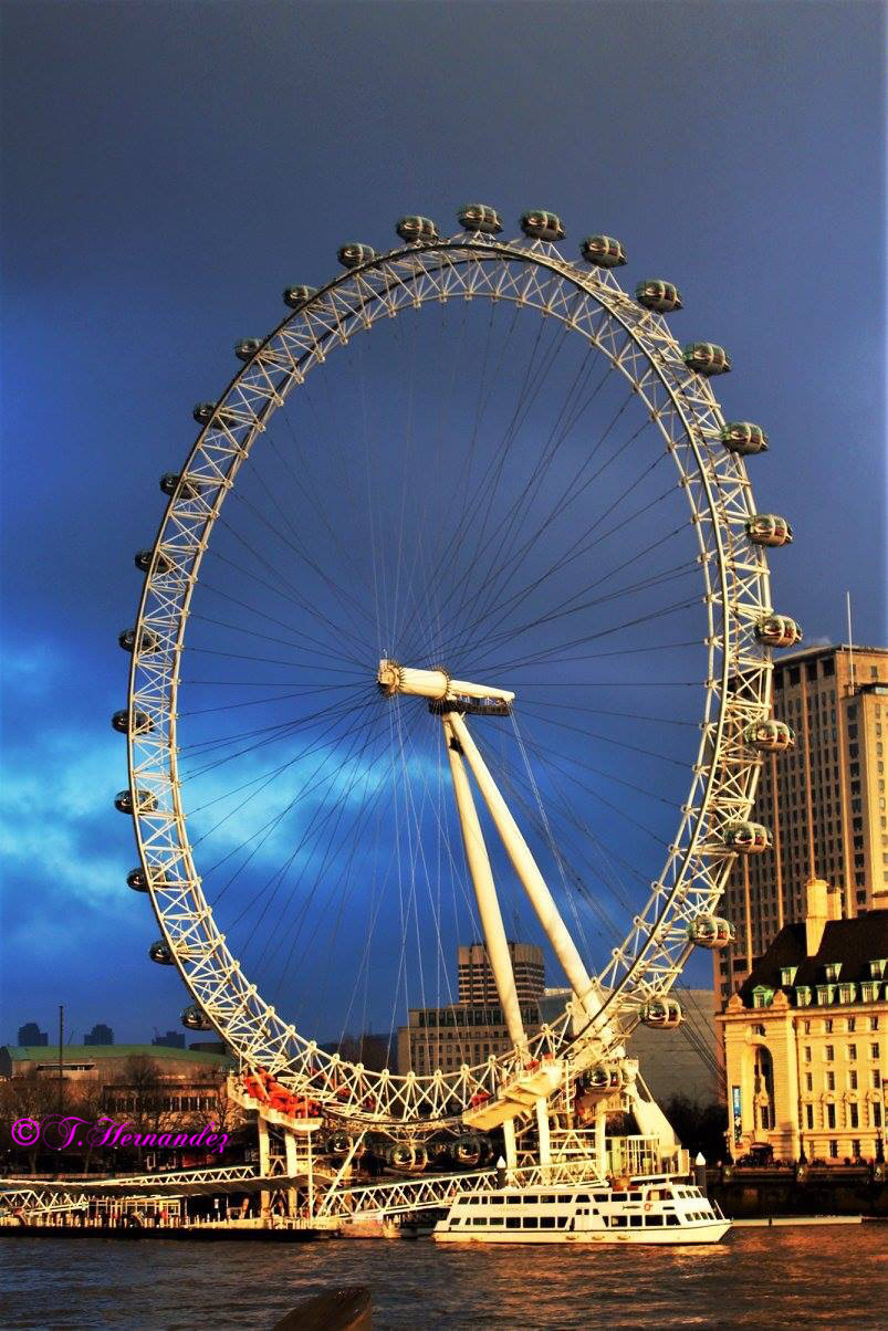 Canon EF75-300mm f/4-5.6 USM sample photo. Eye of london. i had an 8 hour layover on my way to a shoot. i was able to capture this beauty photography