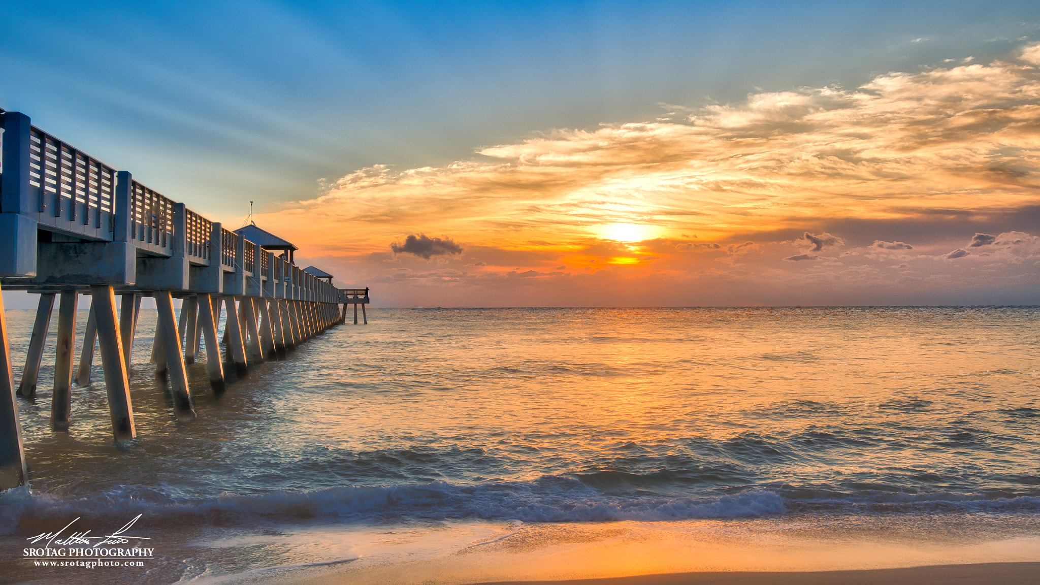 Nikon AF-S Nikkor 17-35mm F2.8D ED-IF sample photo. Juno beach pier sunrise photography