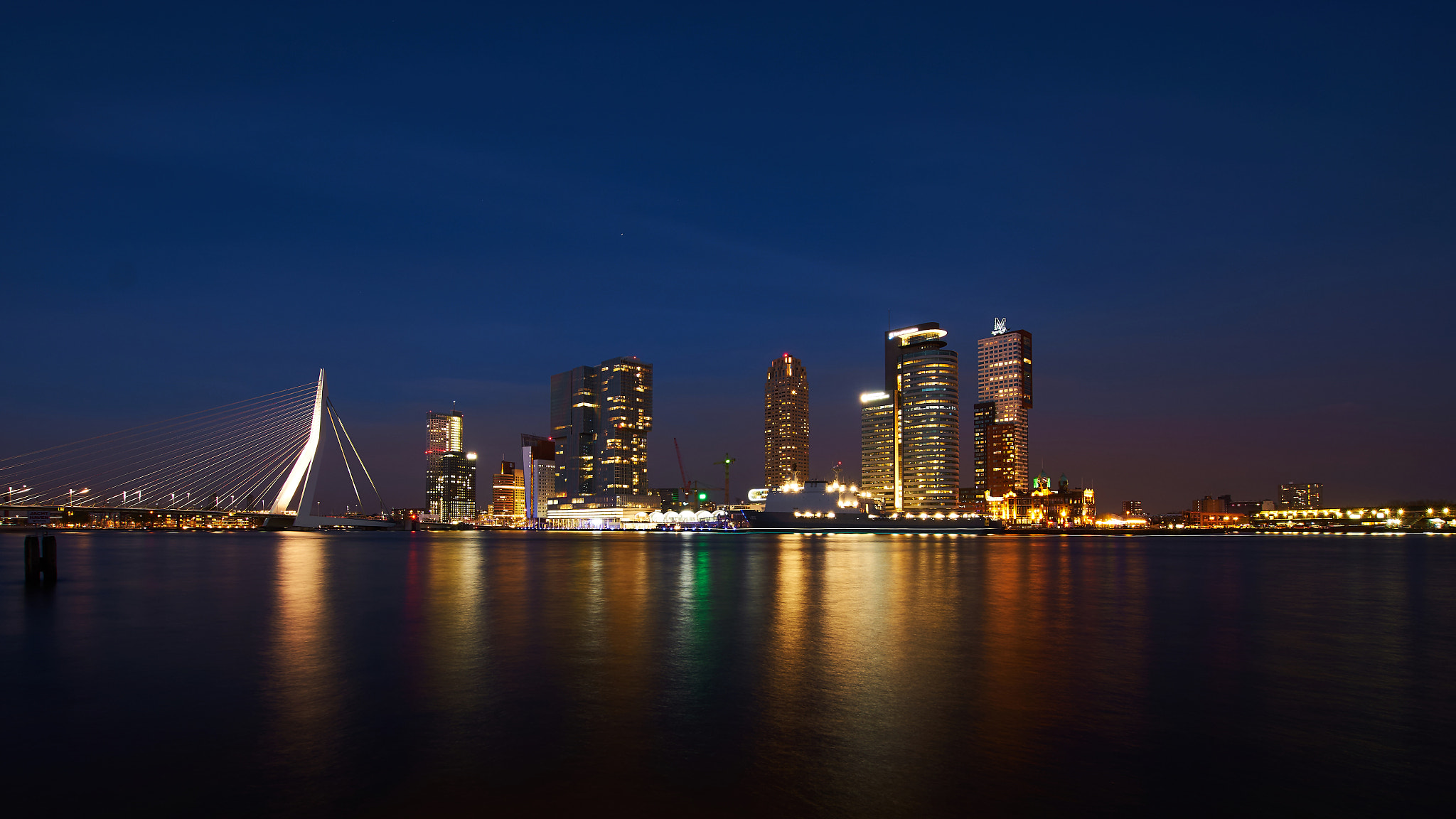 Sony ILCA-77M2 + 10-20mm F3.5 sample photo. Wilhelminapier (night) photography