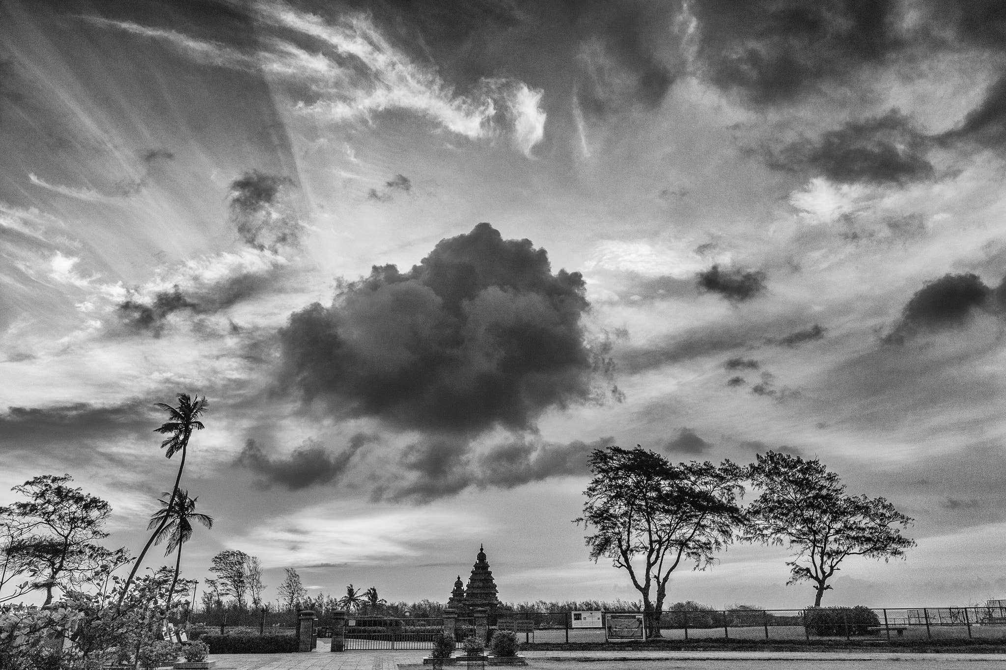 Canon EF-S 10-18mm F4.5–5.6 IS STM sample photo. Shore temple photography