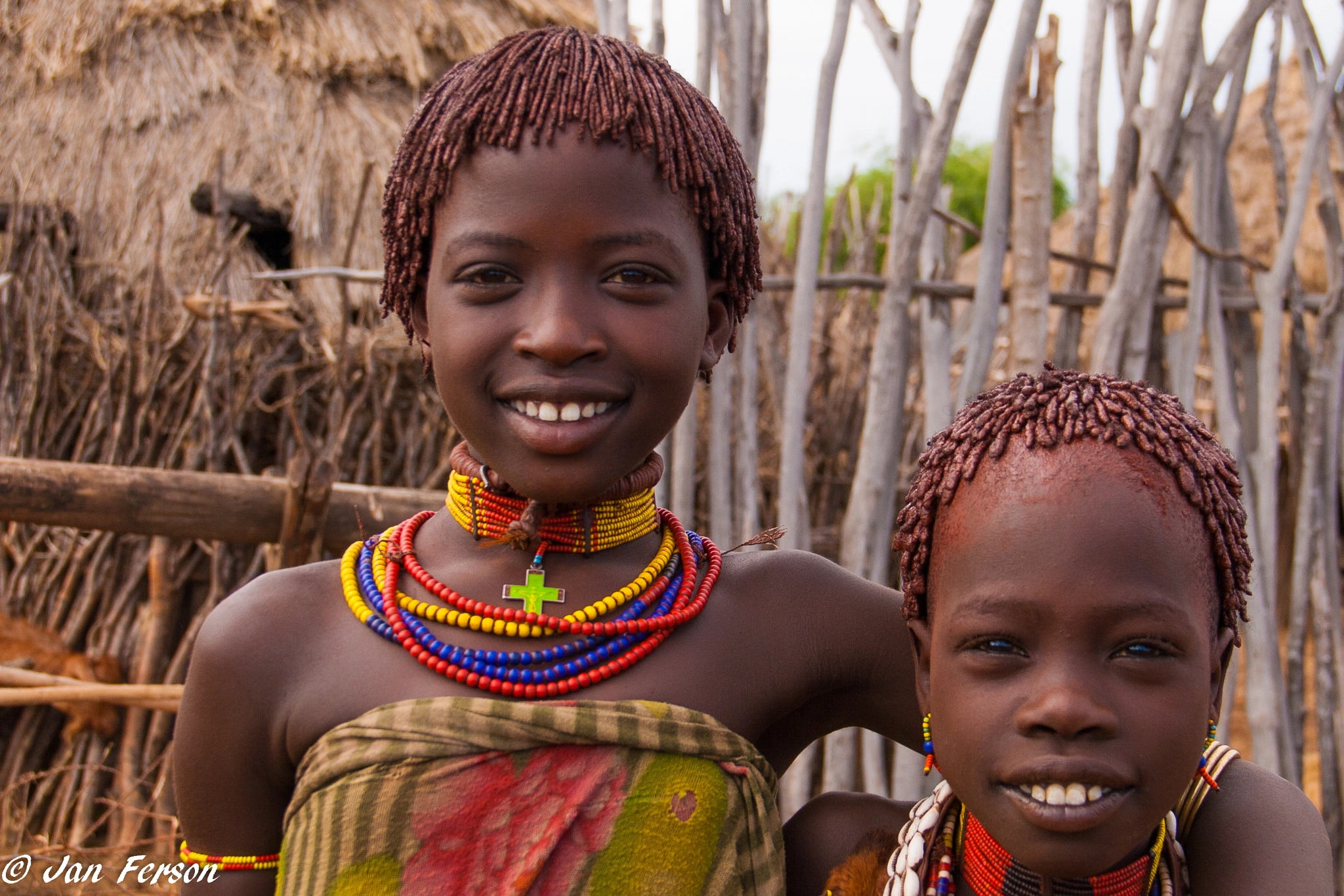 Canon EOS 400D (EOS Digital Rebel XTi / EOS Kiss Digital X) sample photo. Two girls from the omo valley in ethiopia photography