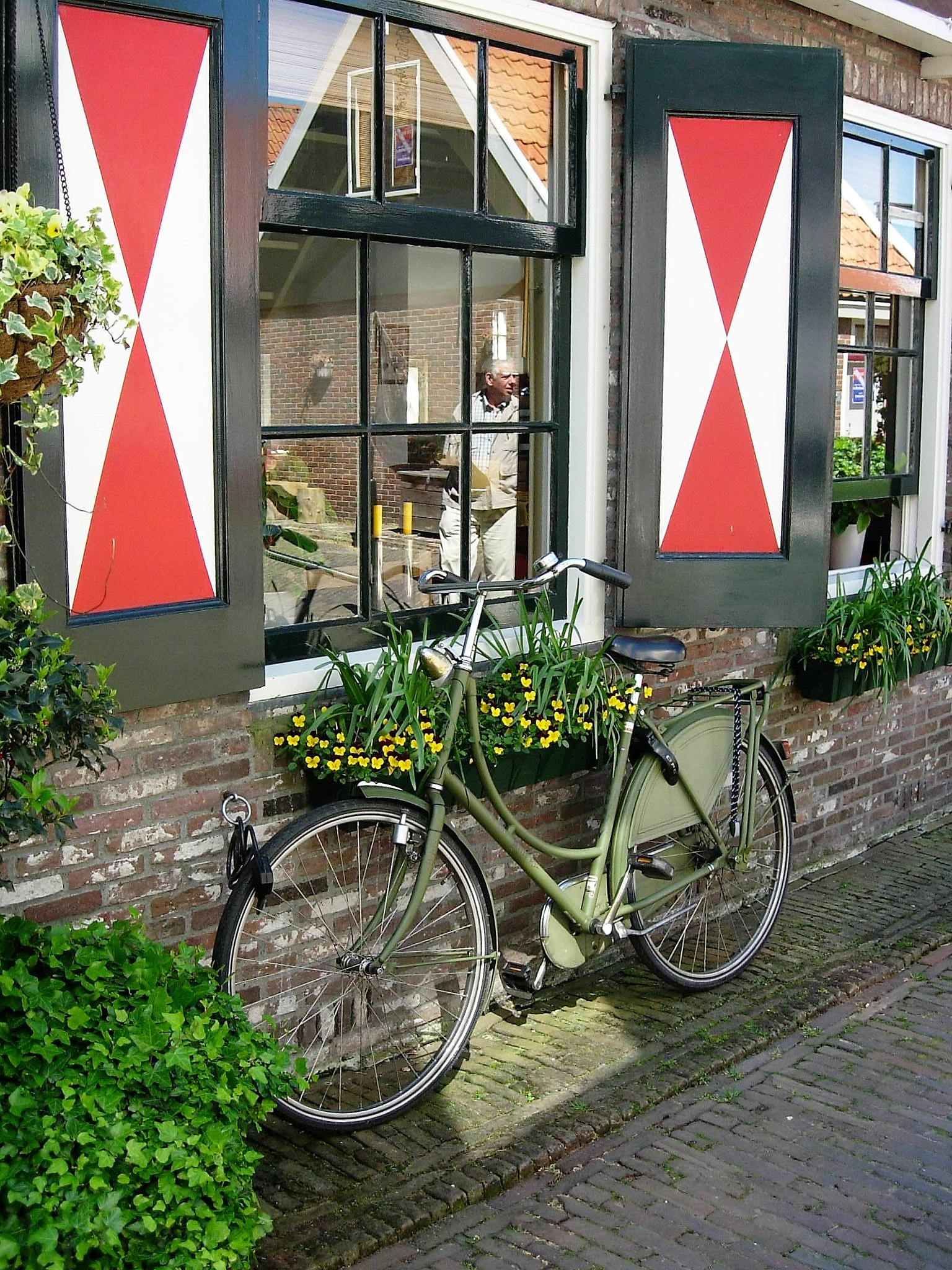 Nikon E4200 sample photo. Huis met luiken photography