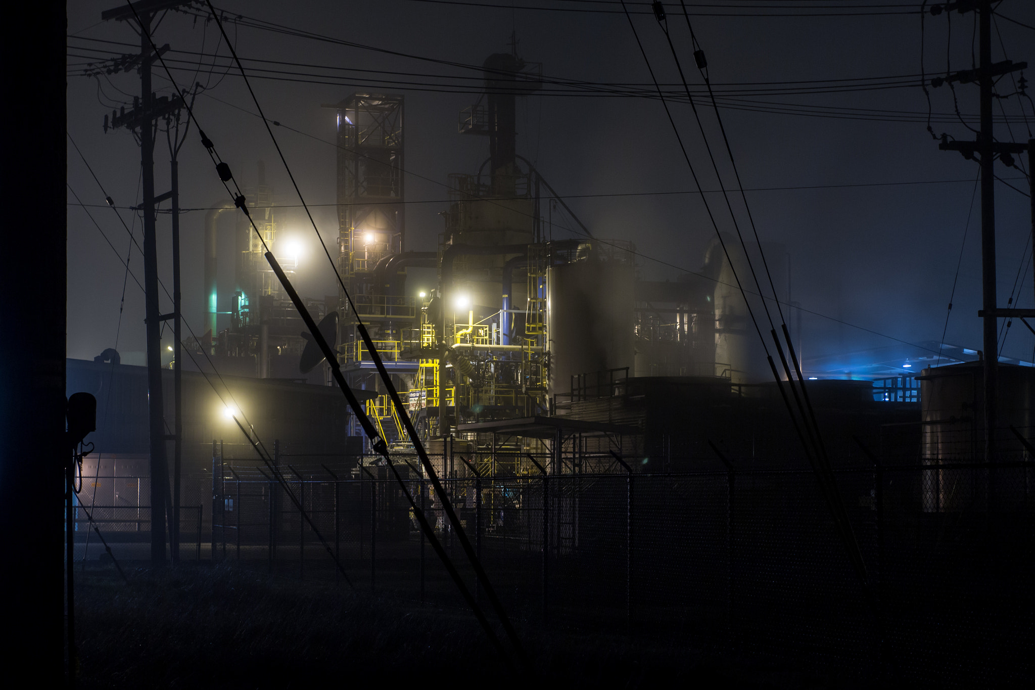 Canon EOS 650D (EOS Rebel T4i / EOS Kiss X6i) + Canon EF 17-40mm F4L USM sample photo. Georgia-pacific resin plant at night photography
