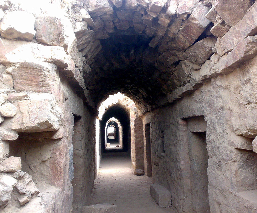 Nokia N73 sample photo. Ruins of the tuglaqabad fort photography