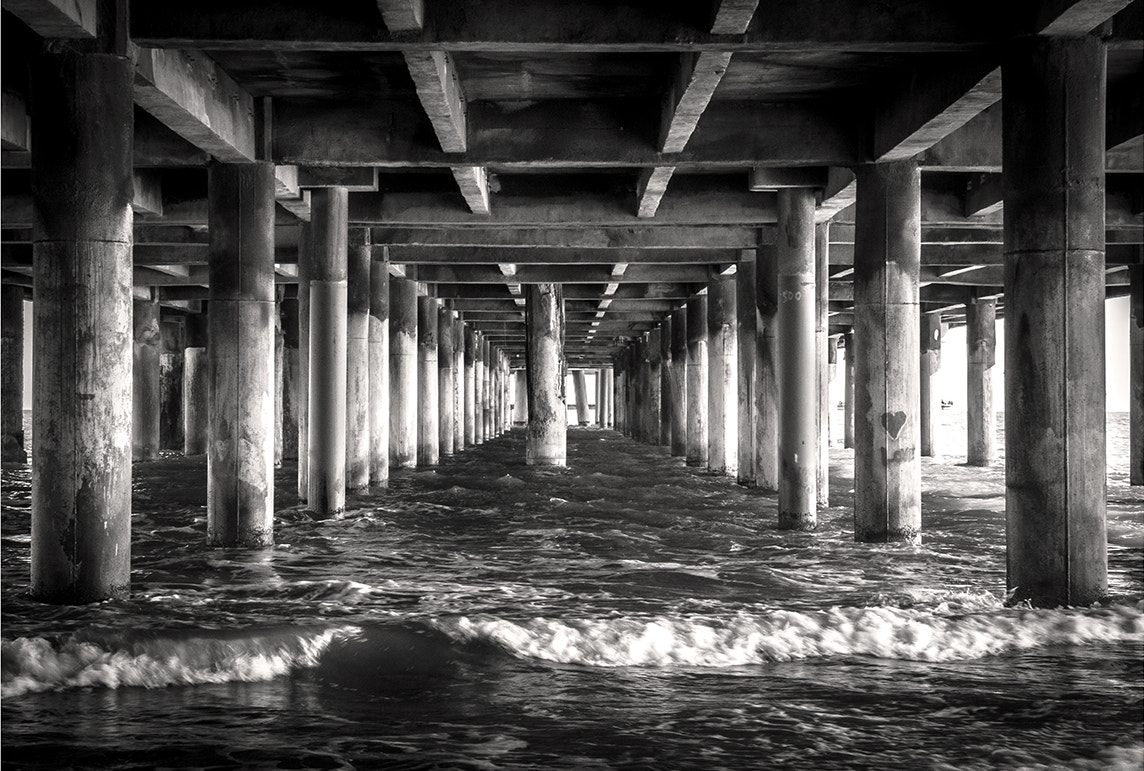 Sigma 50mm F1.4 EX DG HSM sample photo. Bajo el muelle de galveston photography
