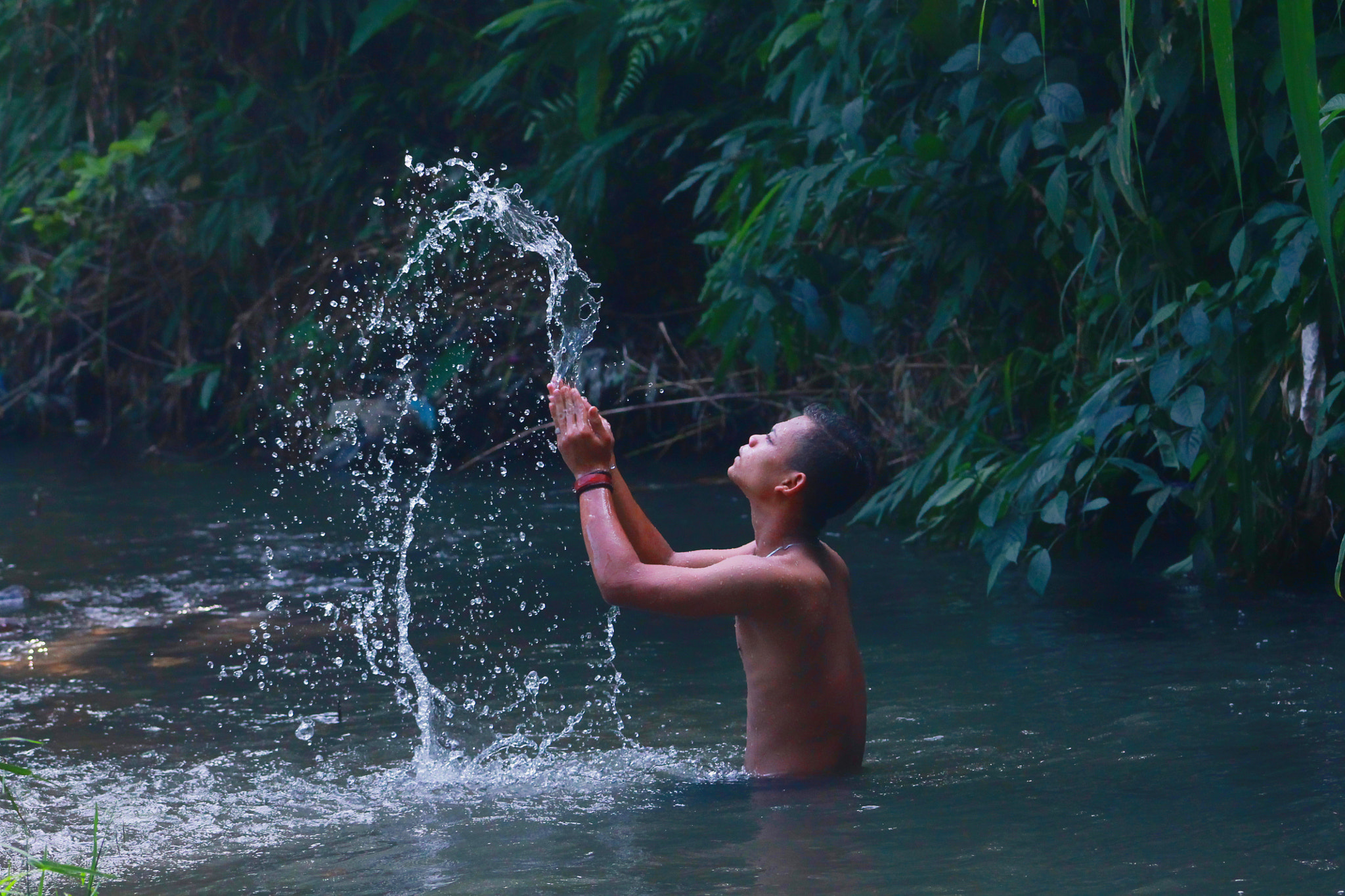 Canon EF 100-300mm F4.5-5.6 USM sample photo. Bathing on river photography