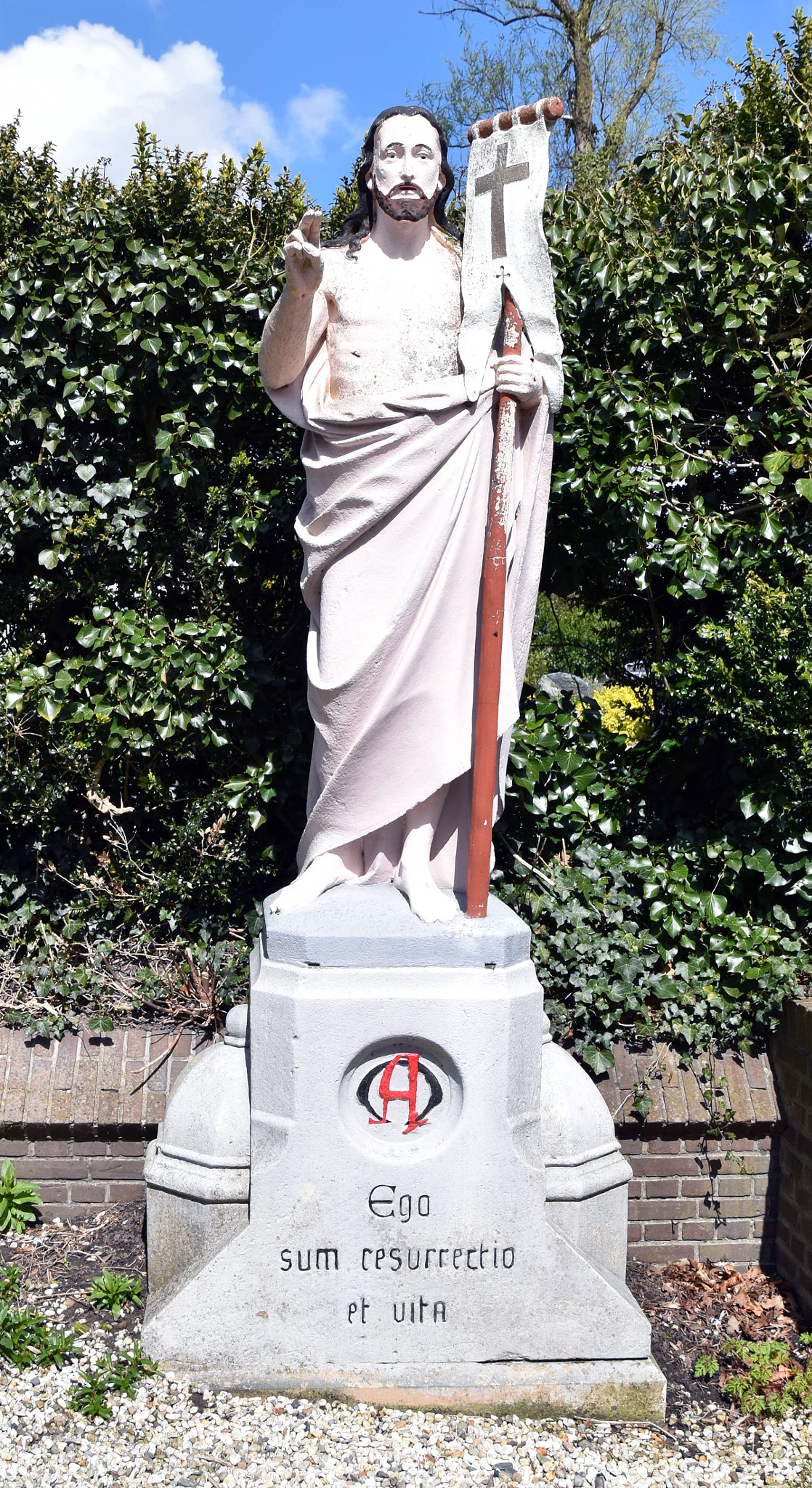 Sigma 18-250mm F3.5-6.3 DC Macro OS HSM sample photo. Statue at cemetery photography