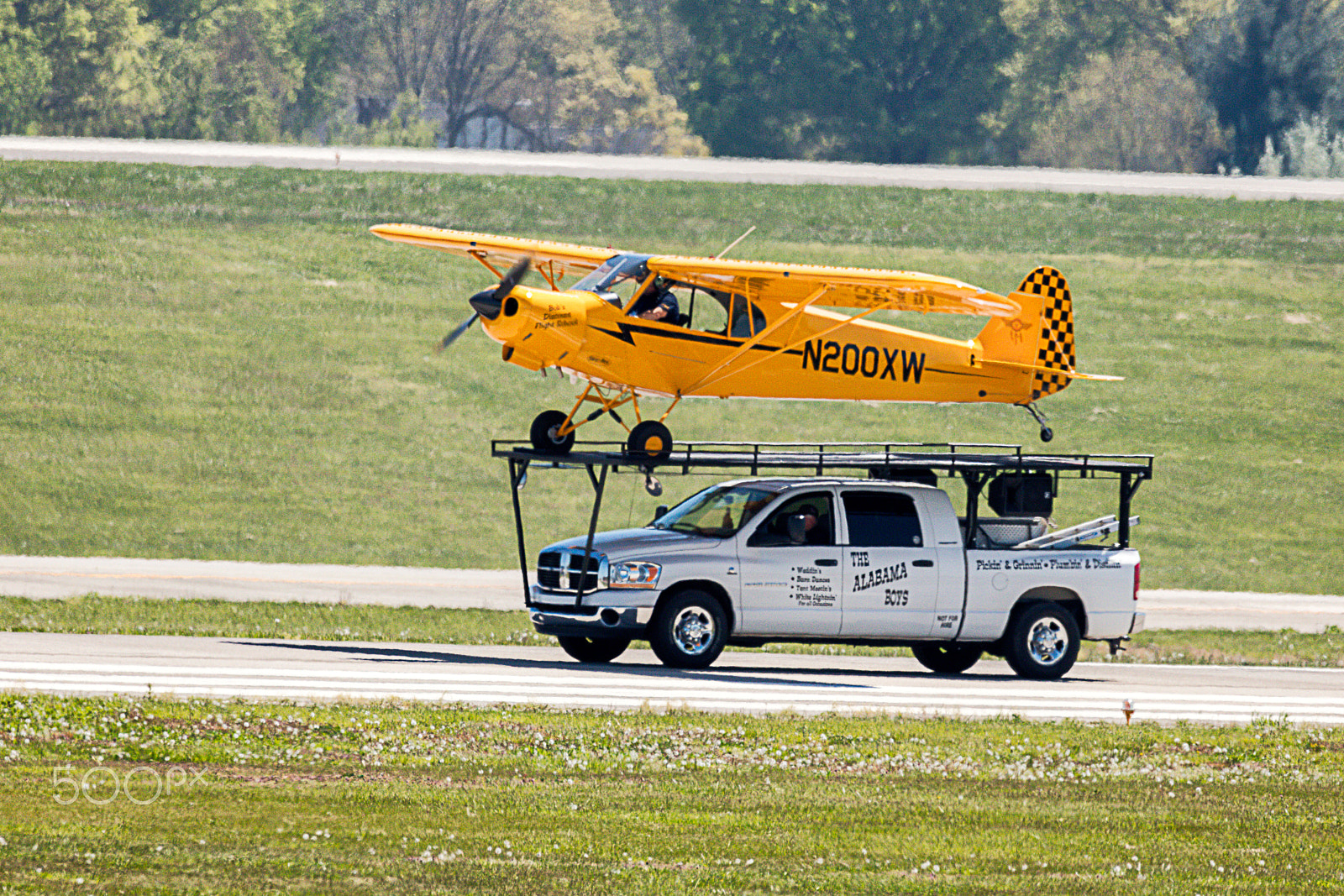 Sigma 150-600mm F5-6.3 DG OS HSM | C sample photo. Taking off from the top of a pickup 1 photography