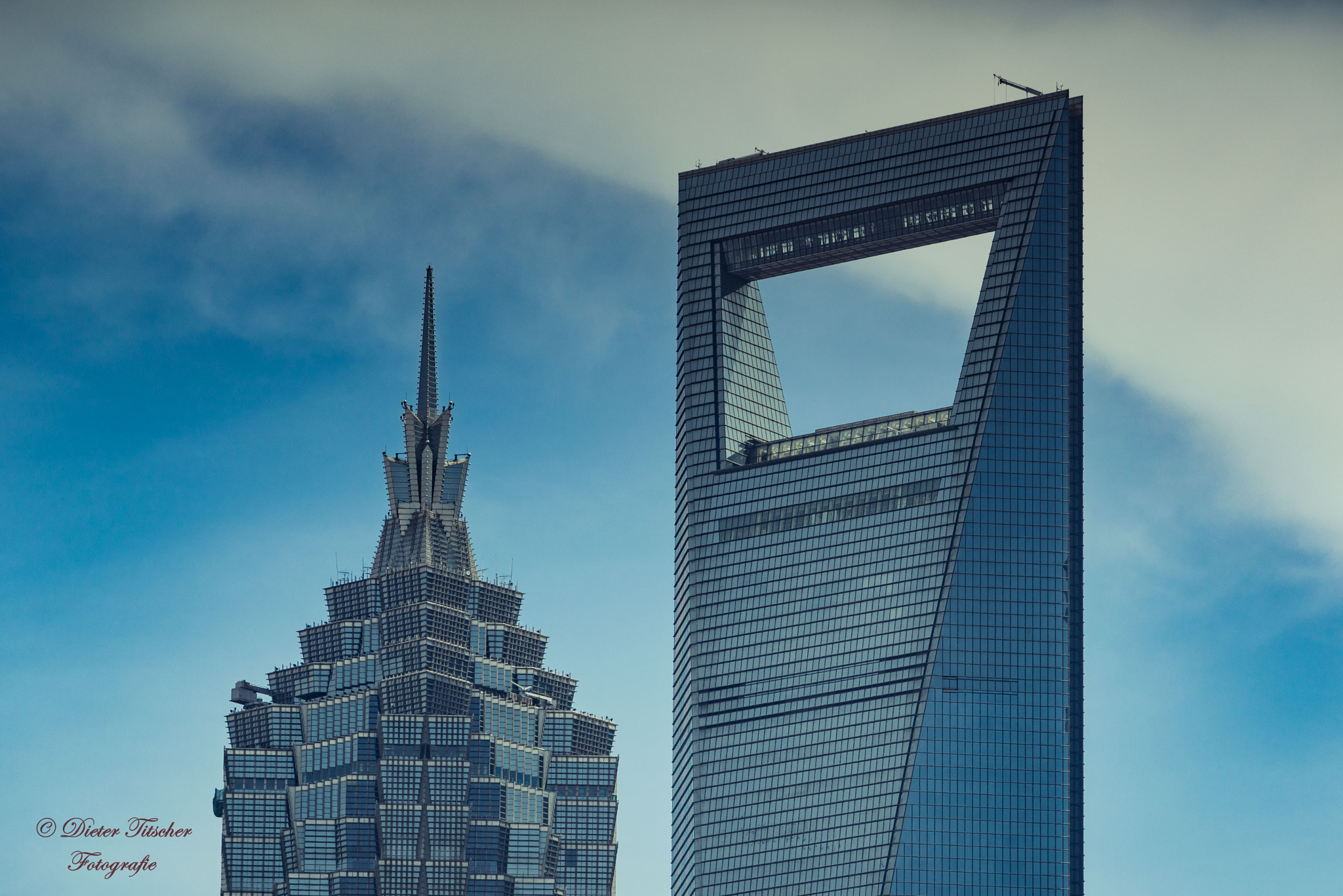 Sony a7R + Minolta/Sony AF 70-200mm F2.8 G sample photo. Financial tower shanghai vs mao tower photography