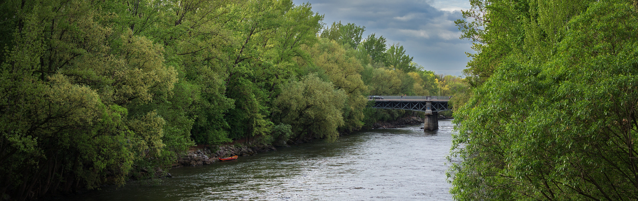 Canon EOS M + Canon EF 40mm F2.8 STM sample photo. Boat & bridge photography