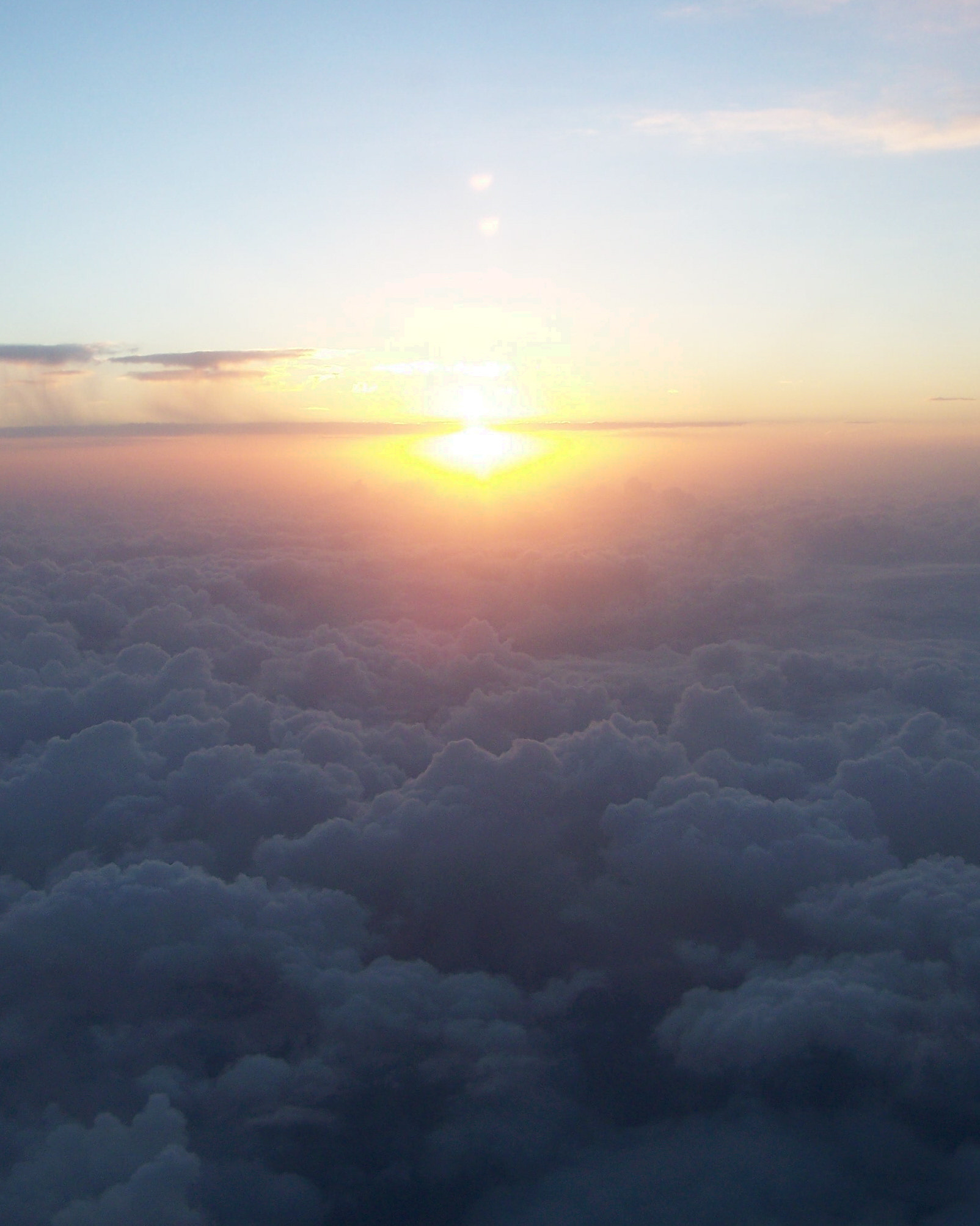 Kodak Z650 ZOOM DIGITAL CAMERA sample photo. Sunrise from an airplane window photography