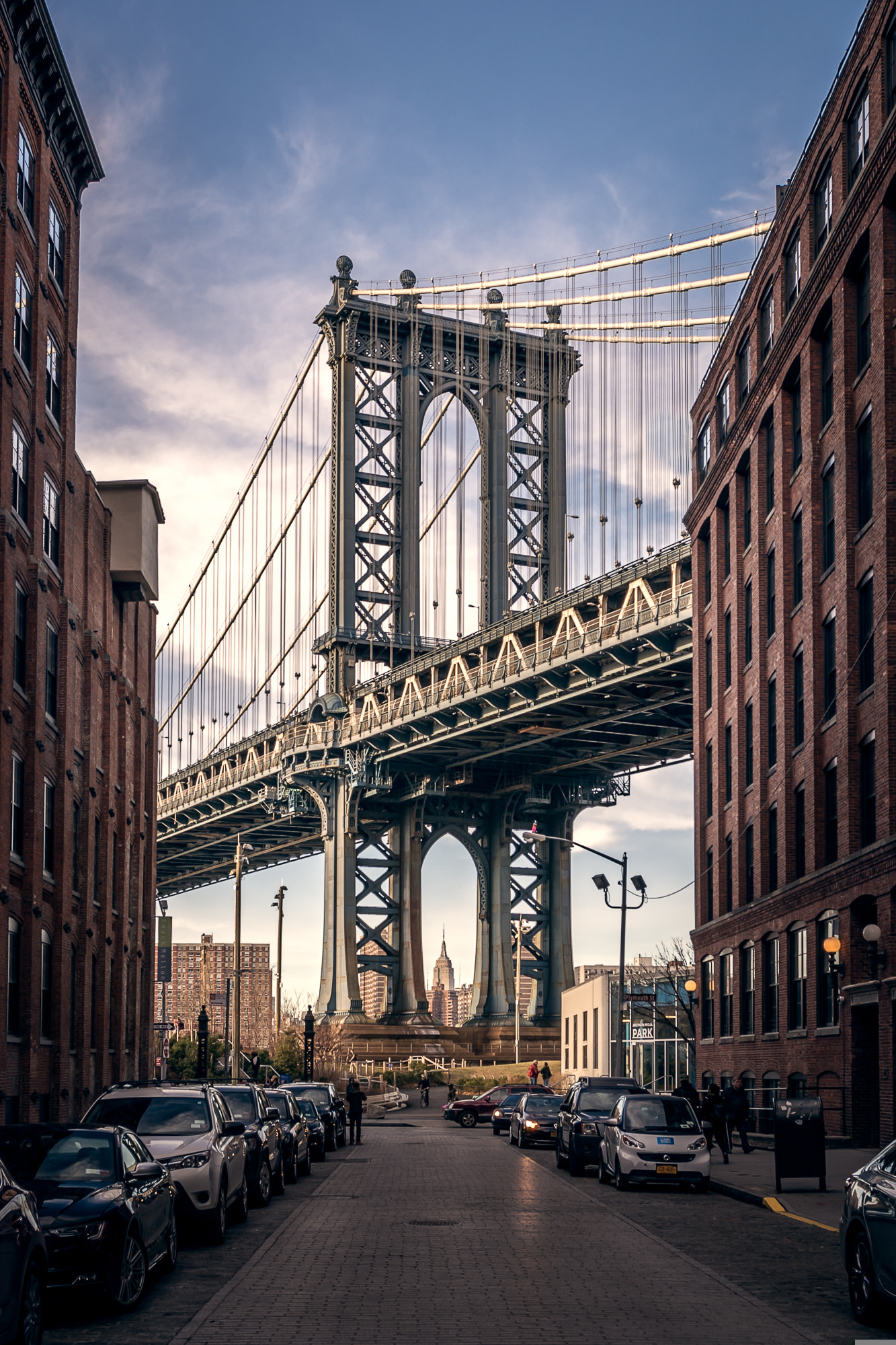 Nikon D5200 + Sigma 17-70mm F2.8-4 DC Macro OS HSM | C sample photo. Manhattan bridge photography