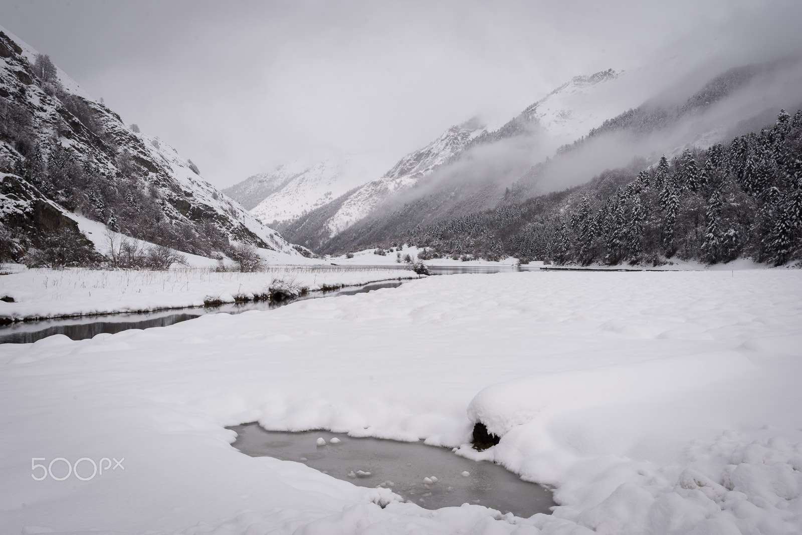 Nikon D610 + AF-S Nikkor 35mm f/1.8G sample photo. Lac d'estaing photography