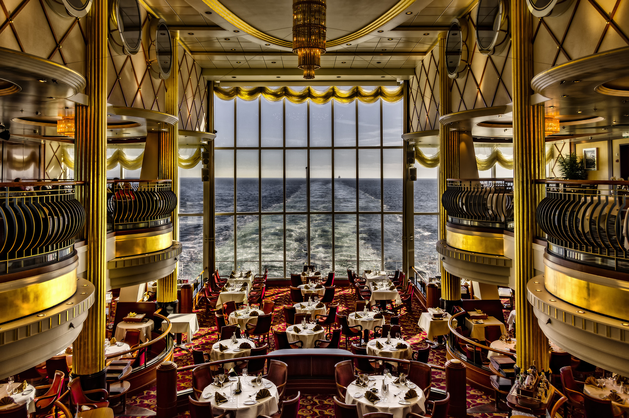 Pentax smc DA 18-55mm F3.5-5.6 ED AL II (IF) sample photo. Colorline restaurant hdr photography