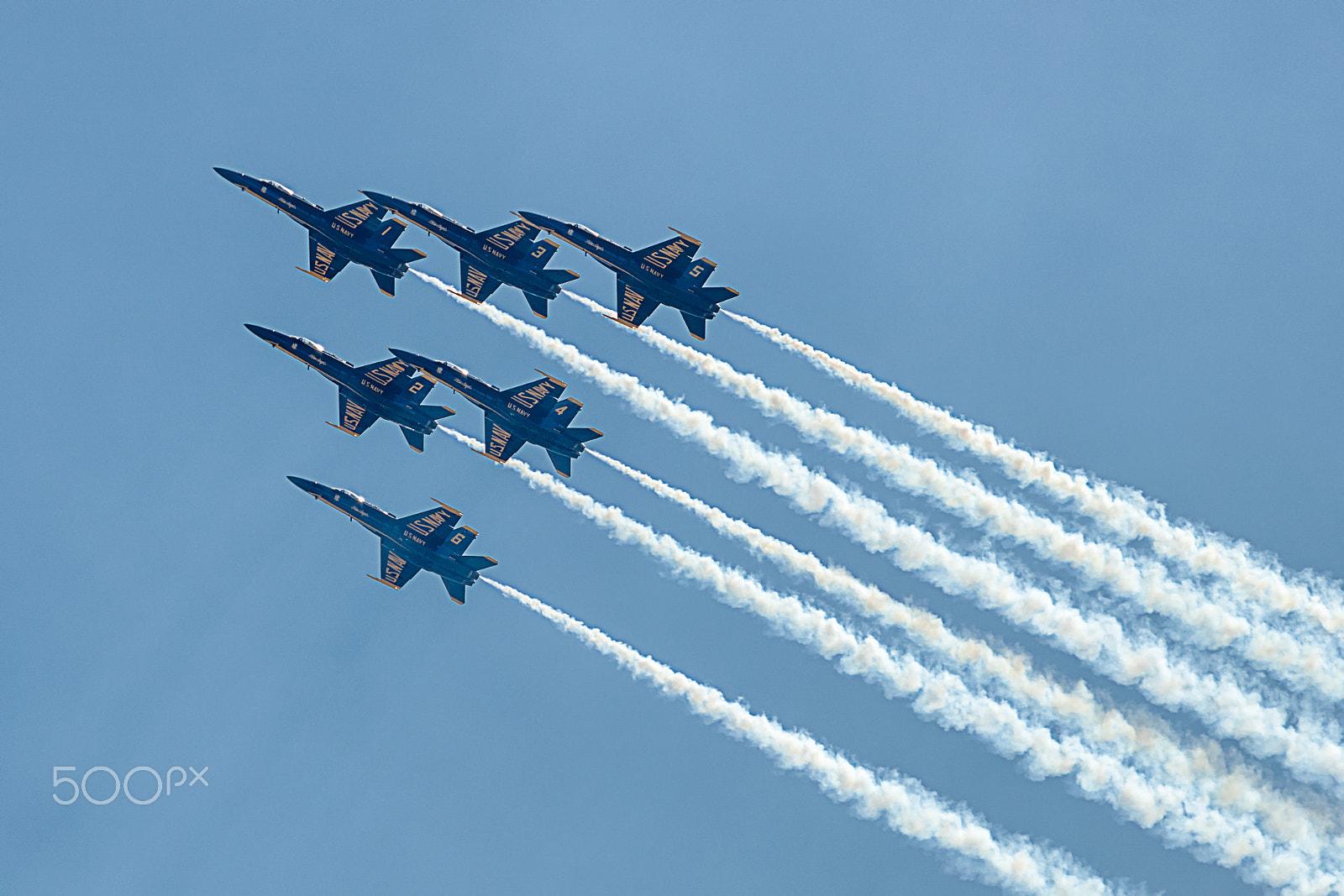 Canon EOS 5DS sample photo. All 6 blue angles in formation photography
