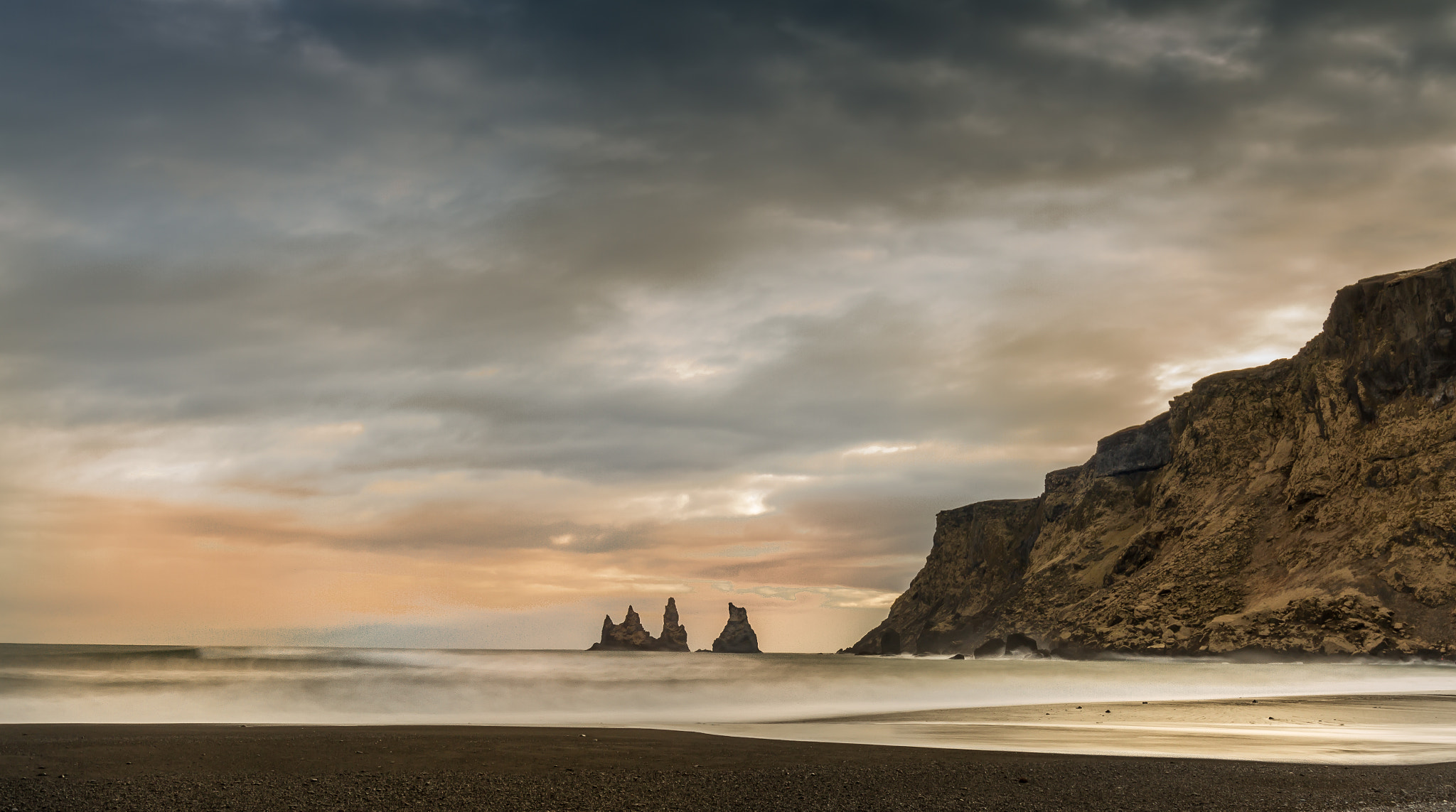 Sigma 24mm F1.4 DG HSM Art sample photo. Vik sunset photography