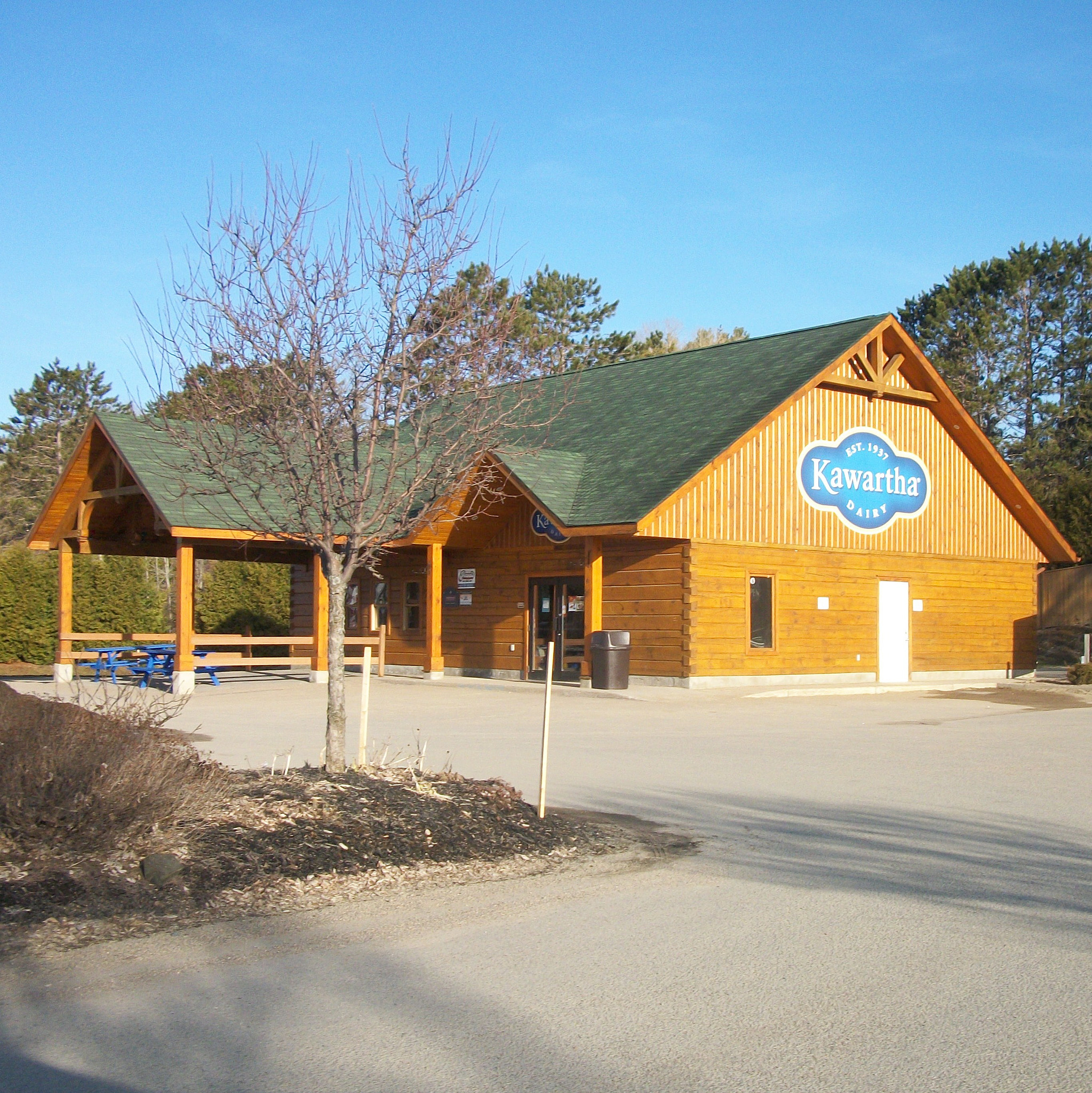 Kodak EASYSHARE C182 DIGITAL CAMERA sample photo. Kawartha dairy building huntsville photography