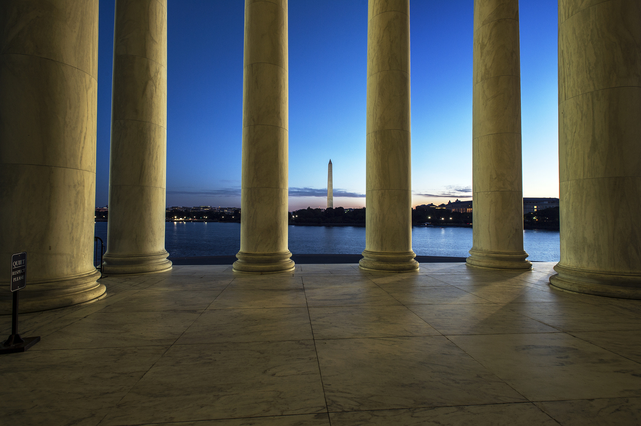 Nikon AF-S Nikkor 17-35mm F2.8D ED-IF sample photo. Jefferson memorial at dawn photography