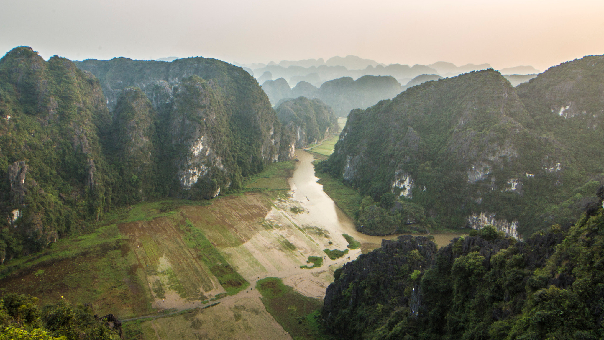 Canon EF-S 10-18mm F4.5–5.6 IS STM sample photo. Landscapes in ninh binh, vietnam photography
