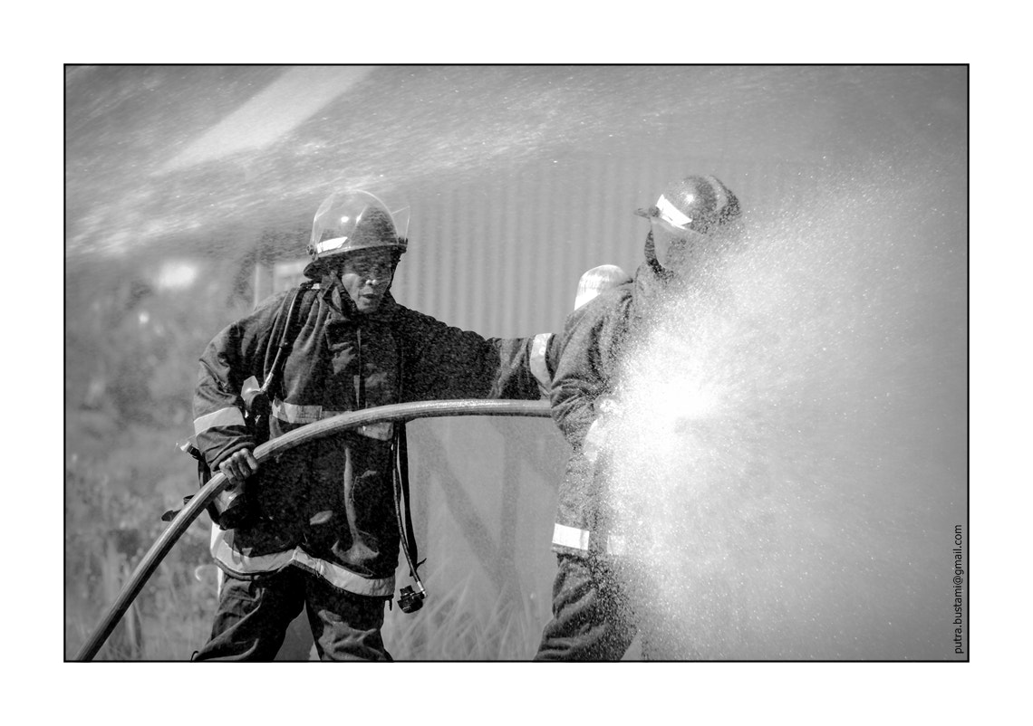 HD Pentax DA 55-300mm F4.0-5.8 ED WR sample photo. Buddy system on fire photography