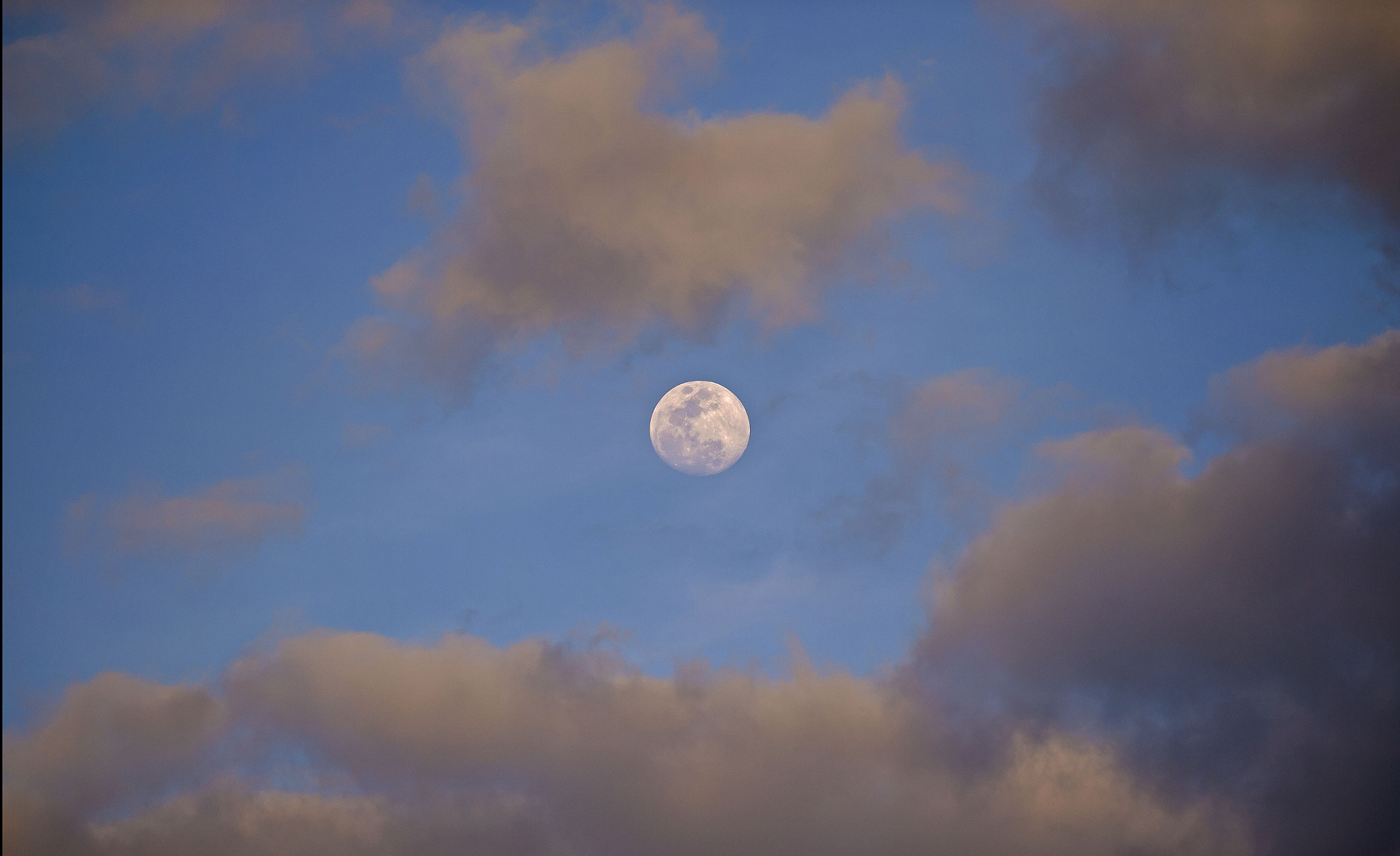 AF-S Nikkor 300mm f/2.8D IF-ED II sample photo. Moon and clouds photography