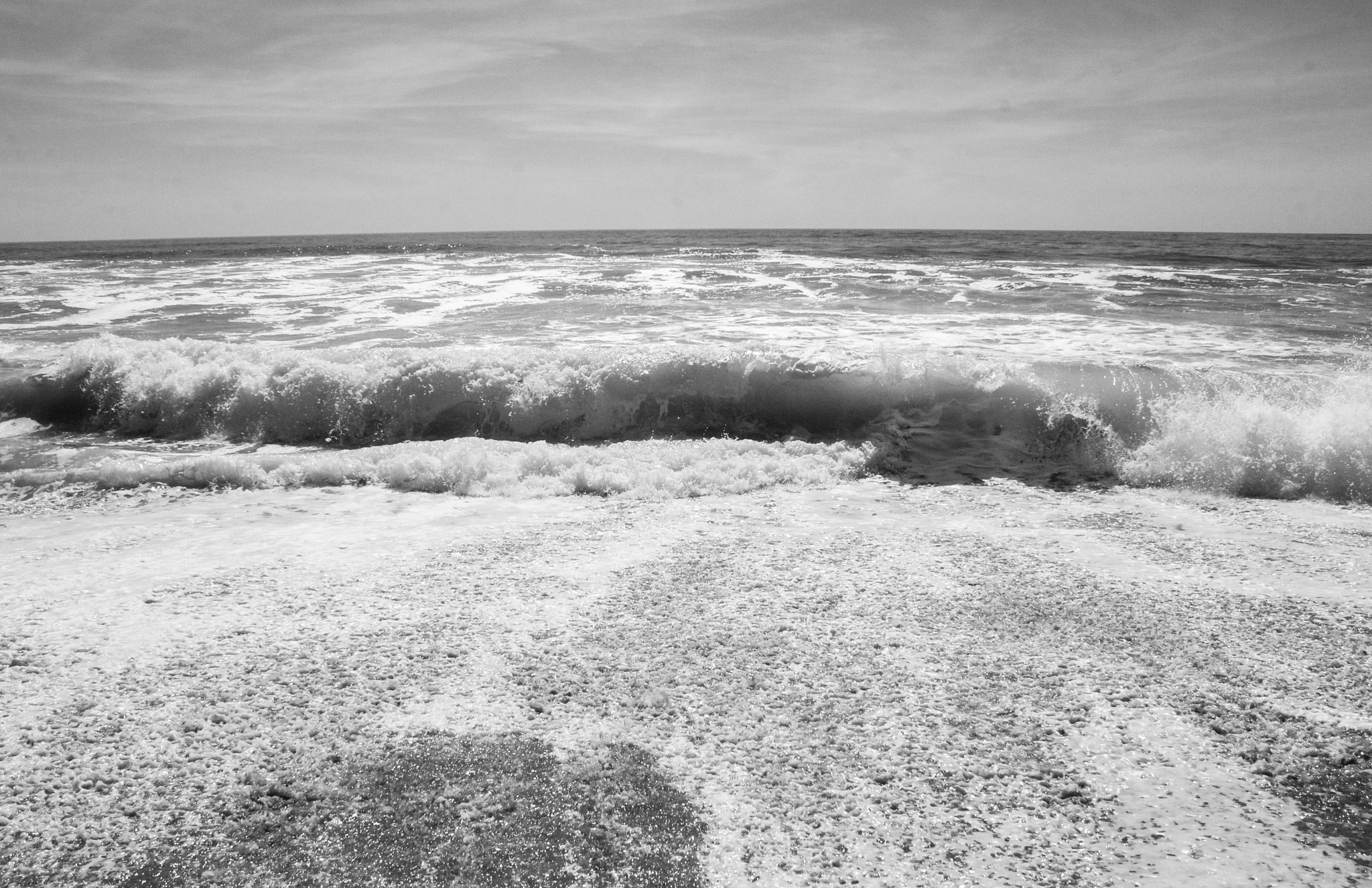 Canon EOS 400D (EOS Digital Rebel XTi / EOS Kiss Digital X) sample photo. Grey waves photography