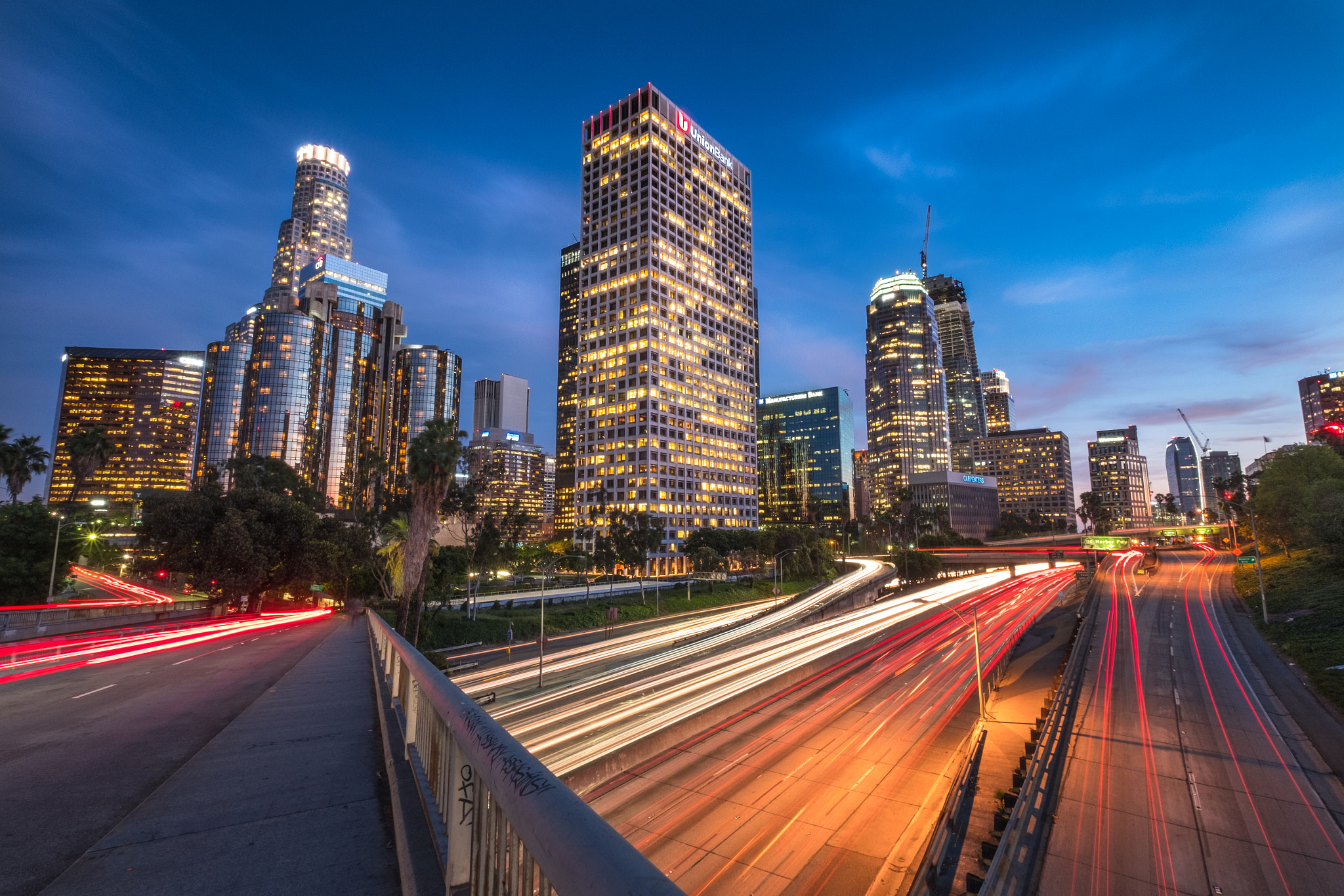 Fujifilm X-E2S + Fujifilm XF 10-24mm F4 R OIS sample photo. 4th street bridge (downtown los angeles) photography