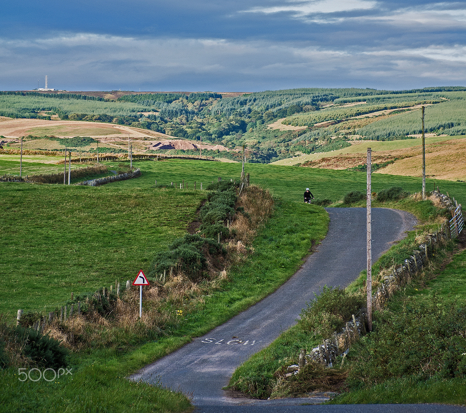 Nikon 1 V1 sample photo. The lone cyclist photography