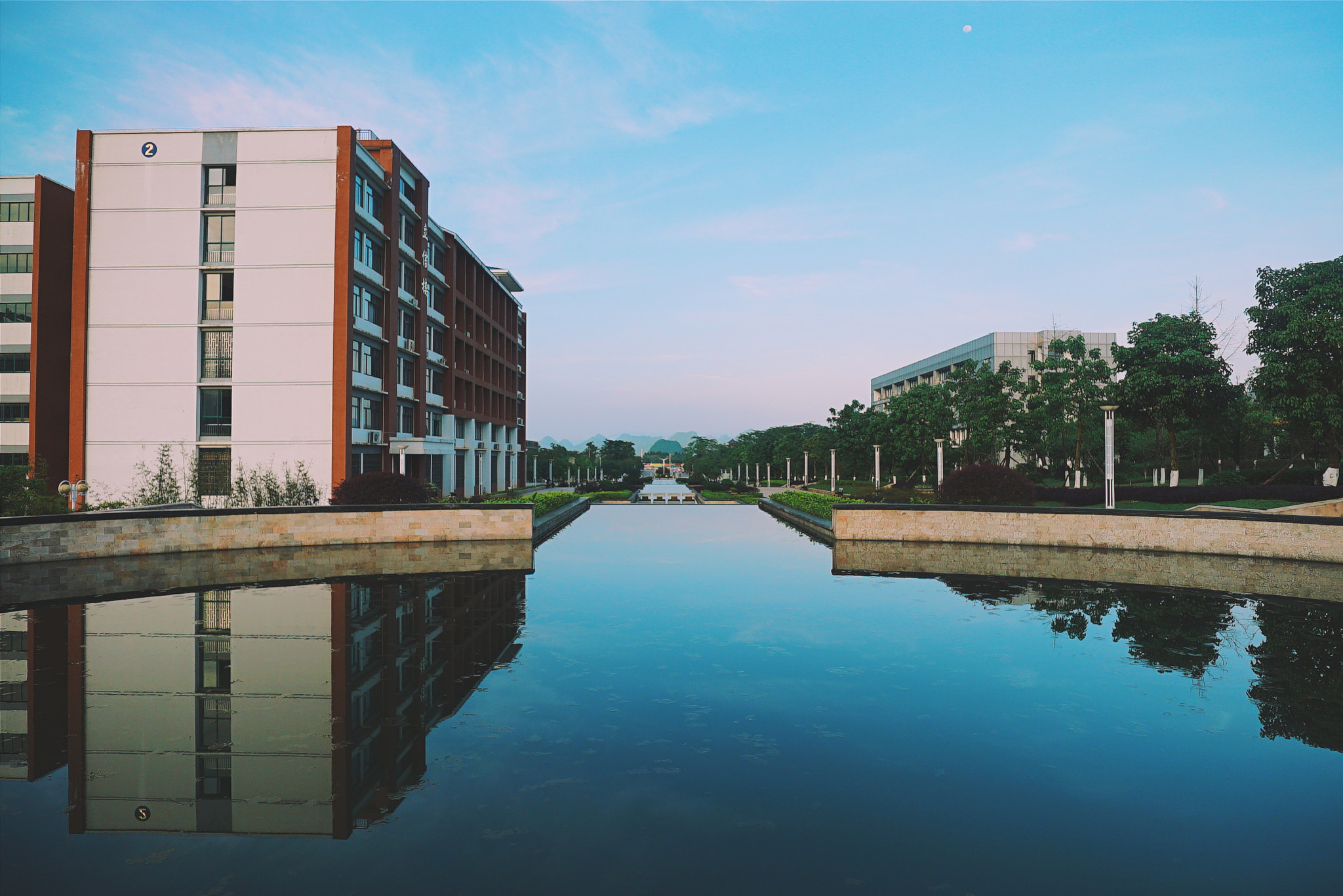 Sony a7S + ZEISS Touit 12mm F2.8 sample photo. School photography