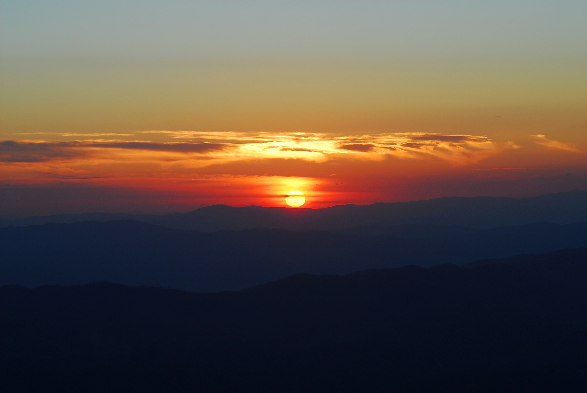 Nikon D200 + AF Zoom-Nikkor 28-85mm f/3.5-4.5 sample photo. When the sun goes down  photography