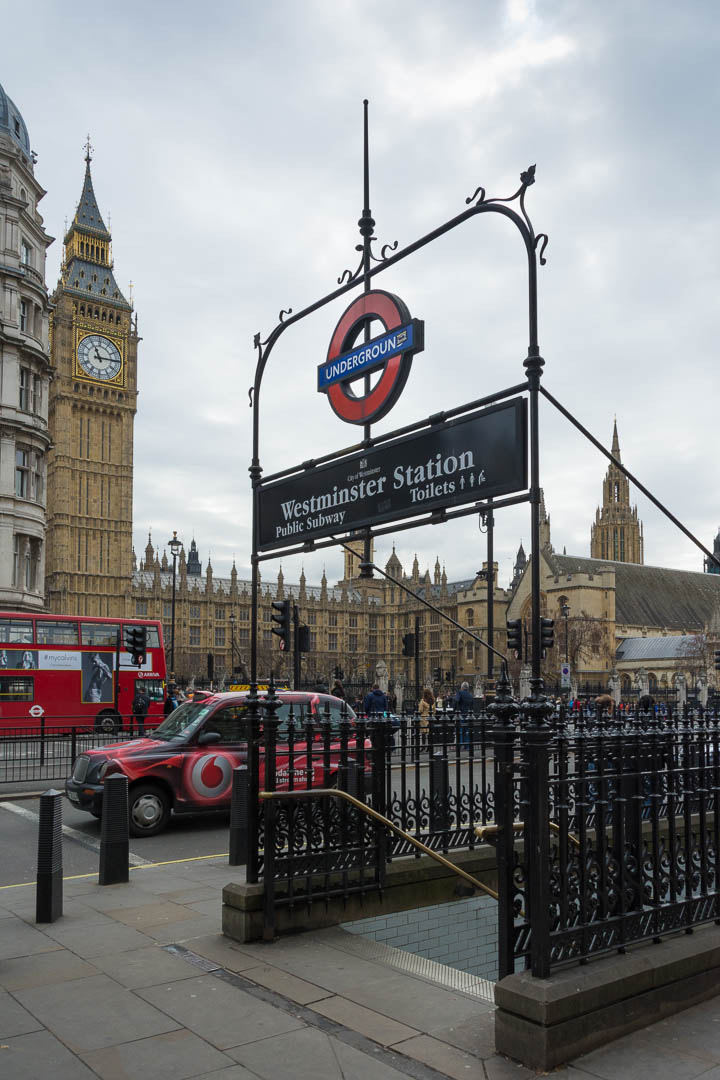 Sigma 18-200mm F3.5-6.3 DC OS HSM sample photo. London transport photography