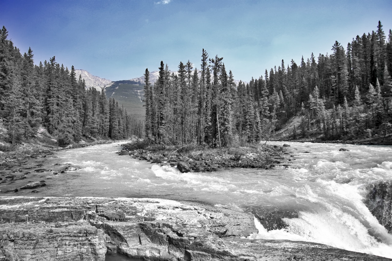 Canon EOS 30D + Canon EF-S 10-22mm F3.5-4.5 USM sample photo. Athabasca falls photography