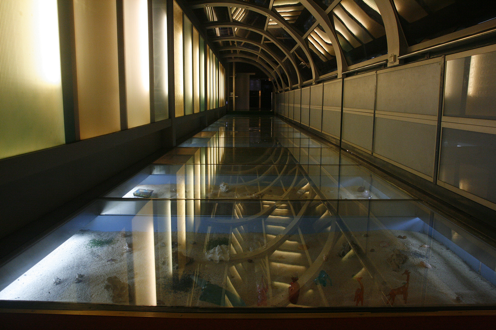 Canon EOS 400D (EOS Digital Rebel XTi / EOS Kiss Digital X) sample photo. Time tunnel .jpg photography