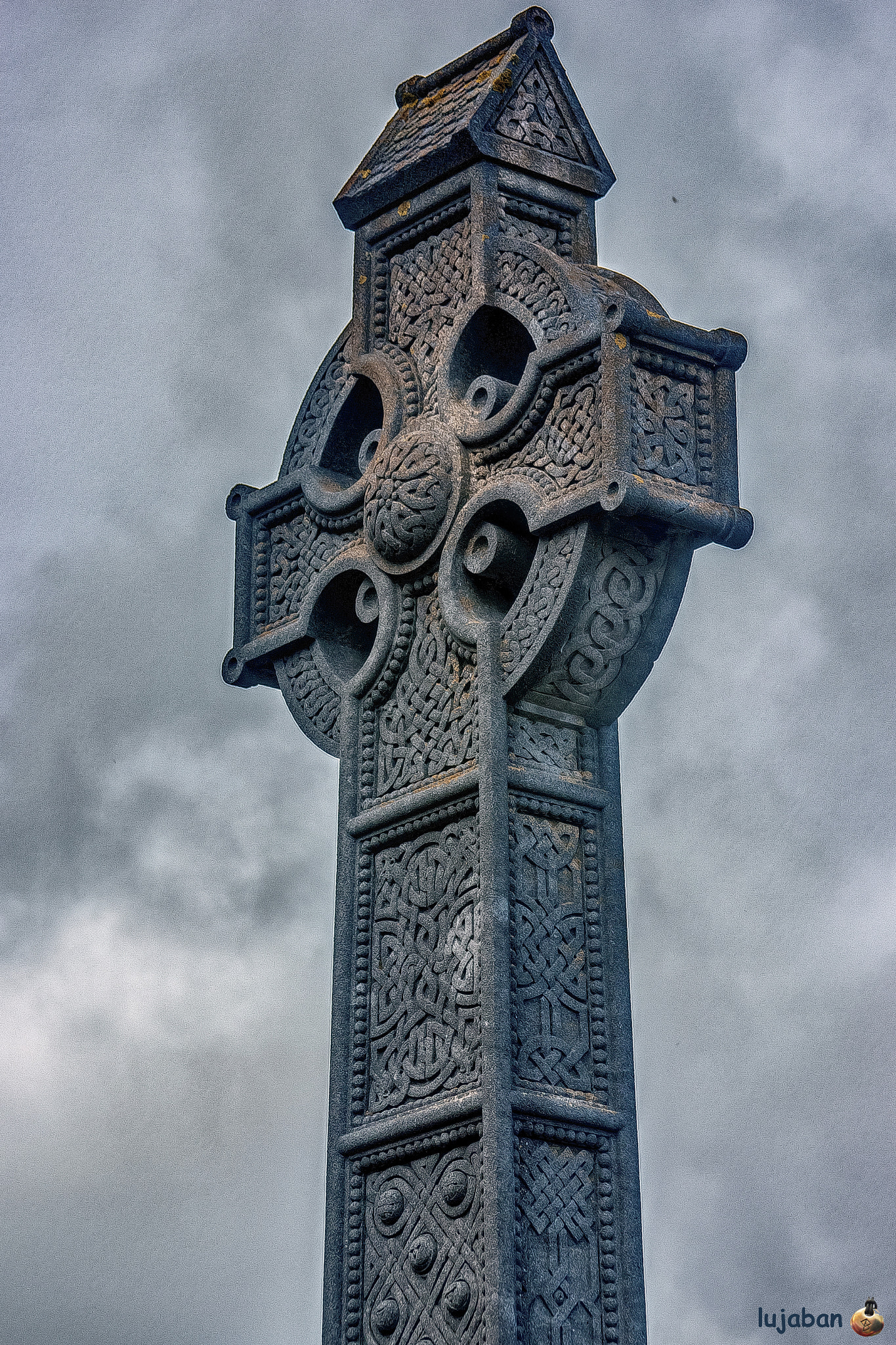 Canon EF 28-135mm F3.5-5.6 IS USM sample photo. A celtic cross photography