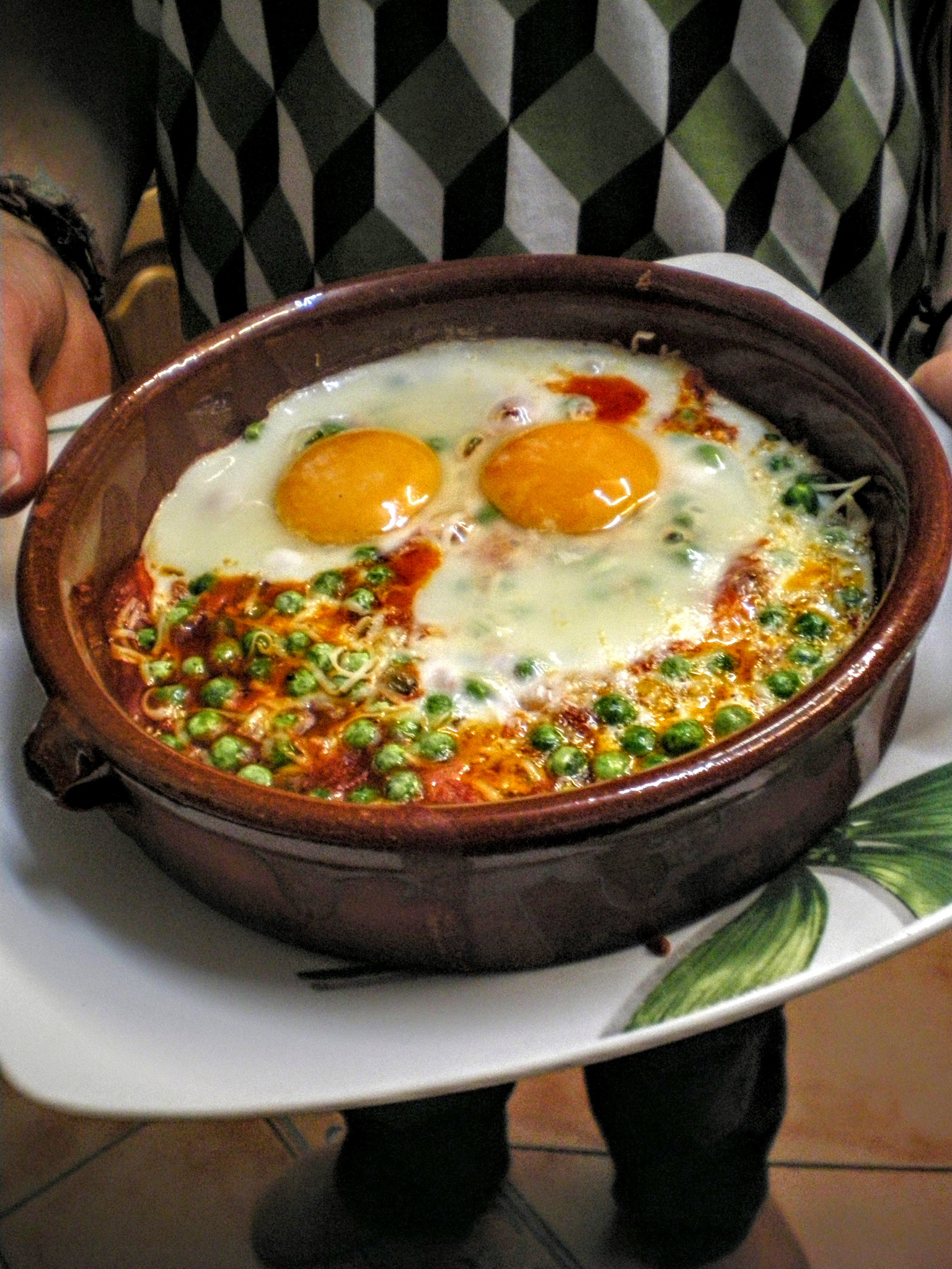 Pentax OPTIO V10 sample photo. Toca comer. photography
