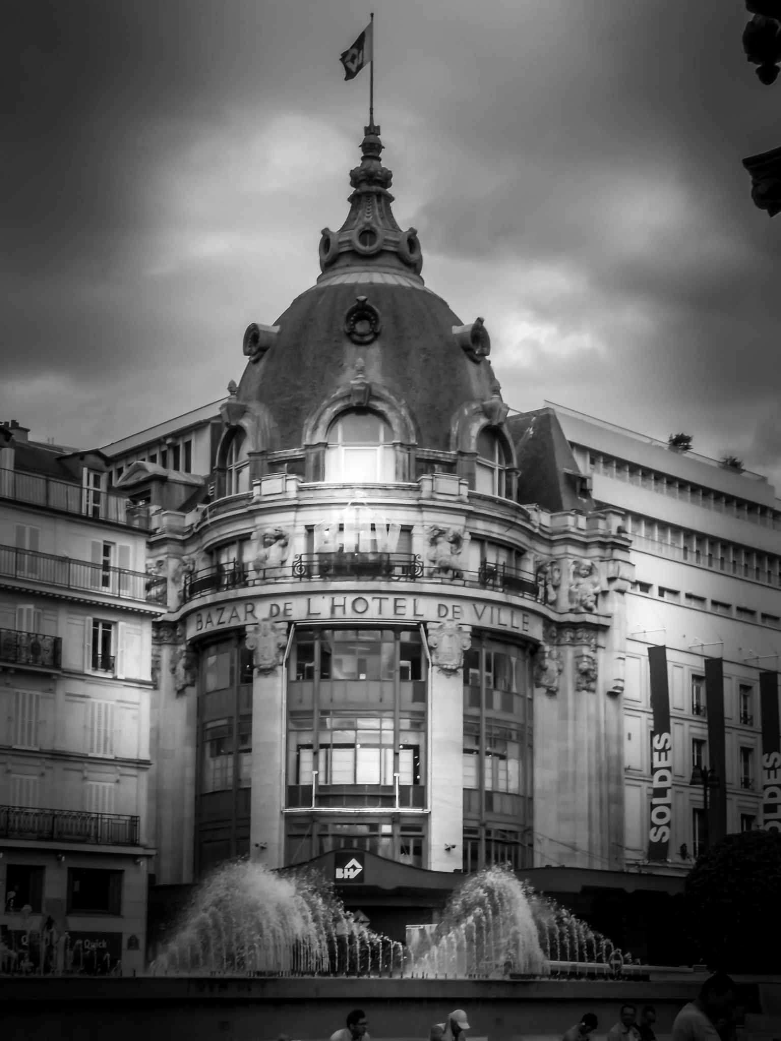 Olympus u550WP,S550WP sample photo. Bazar de l'hotel de ville photography