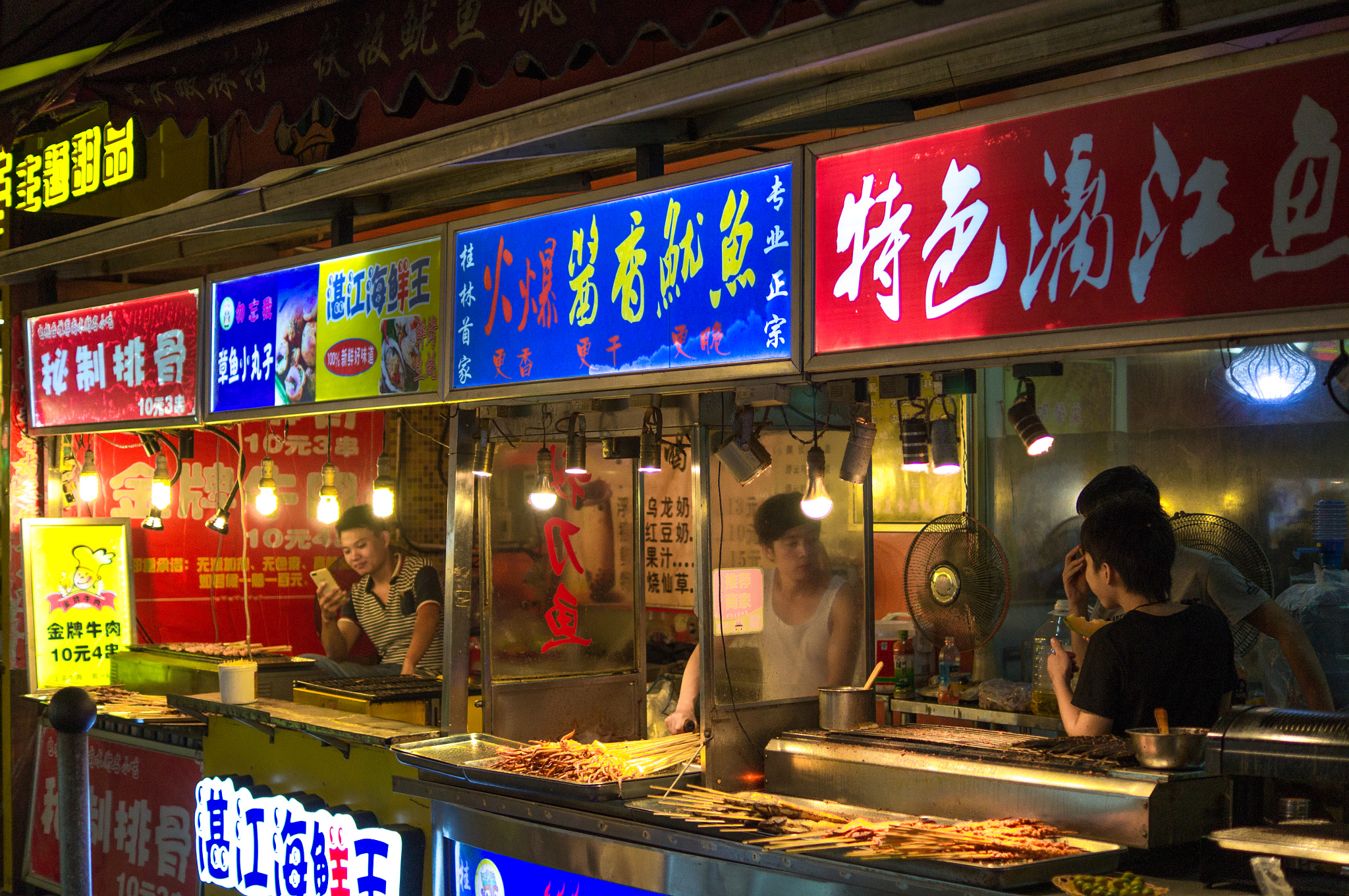 Sony SLT-A37 + Sony DT 35mm F1.8 SAM sample photo. Food street photography