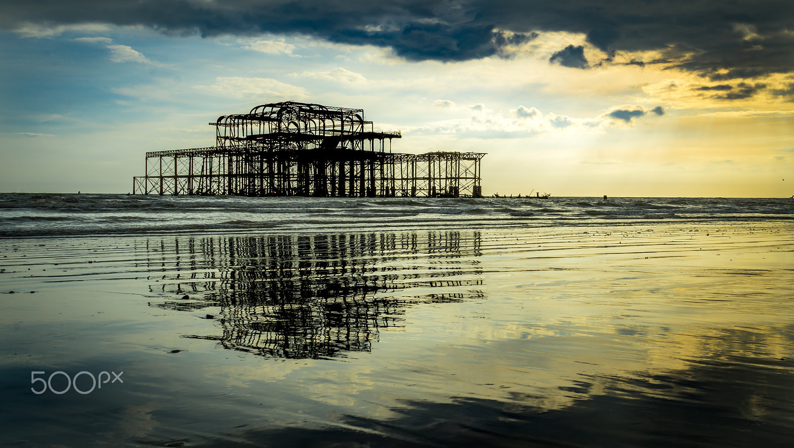Sony a7R + Sony Sonnar T* E 24mm F1.8 ZA sample photo. West pier at low tide photography